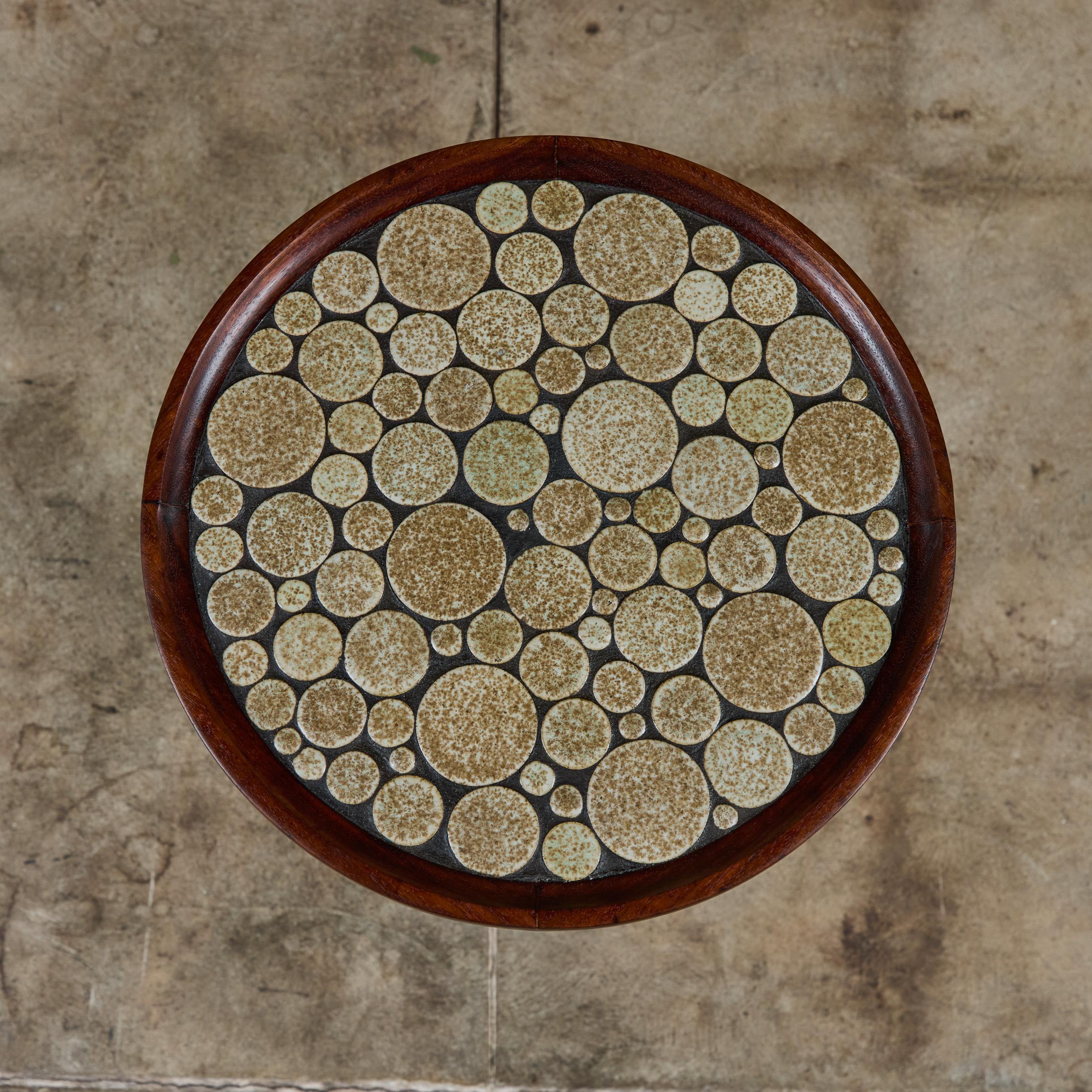 Table d'appoint en mosaïque de pièces de monnaie émaillées Gordon & Jane Martz en vente 3