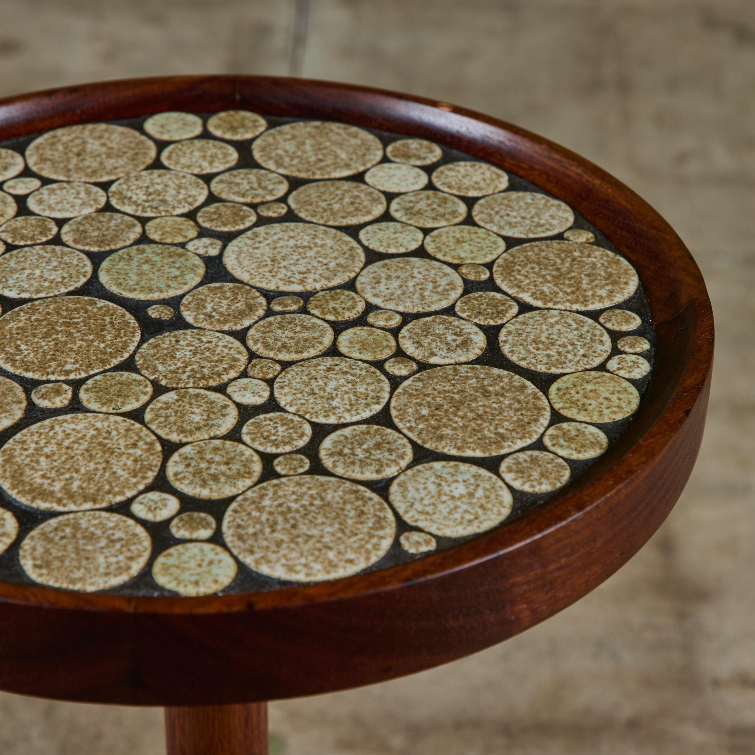 Table d'appoint en mosaïque de pièces de monnaie émaillées Gordon & Jane Martz en vente 5