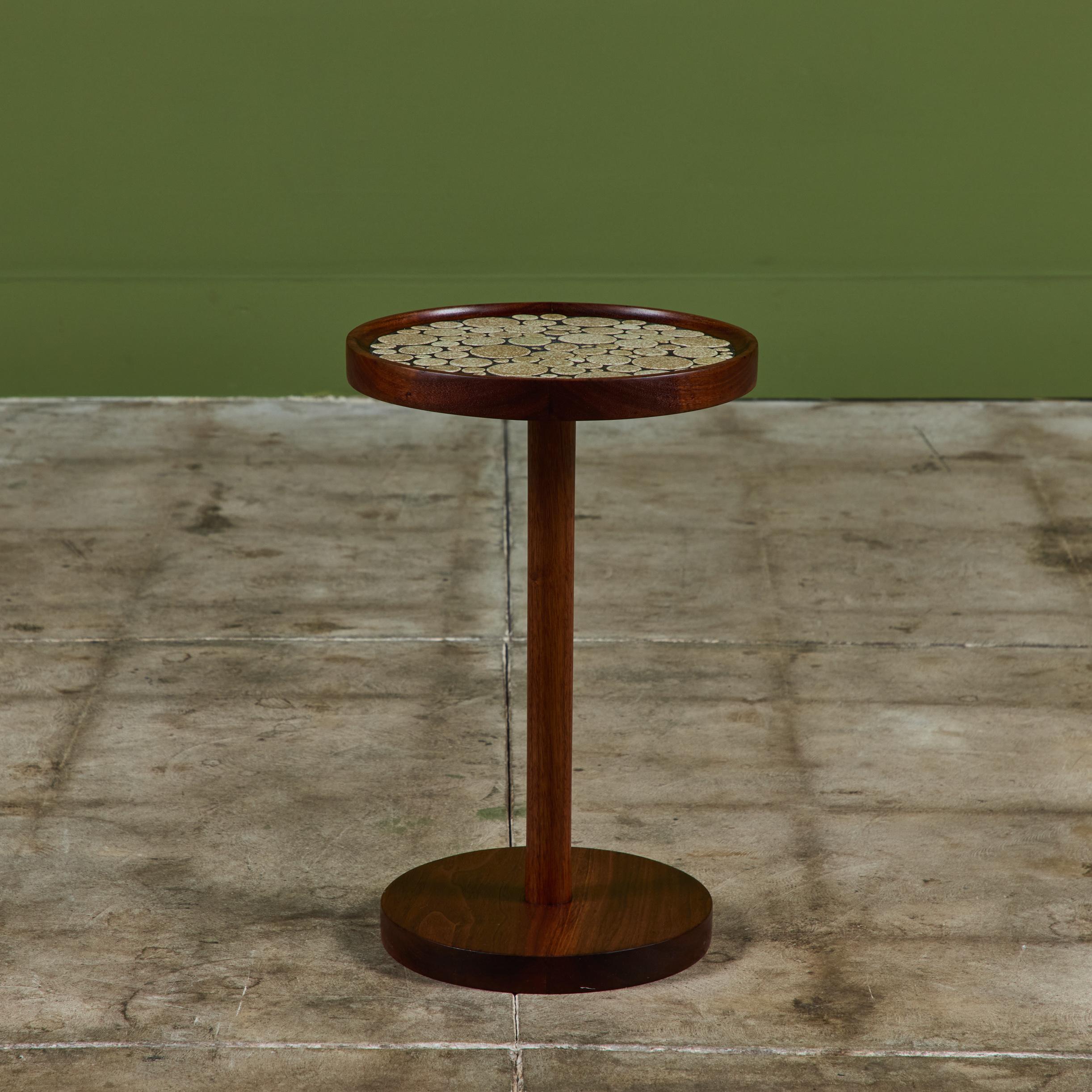 Céramique Table d'appoint en mosaïque de pièces de monnaie émaillées Gordon & Jane Martz en vente