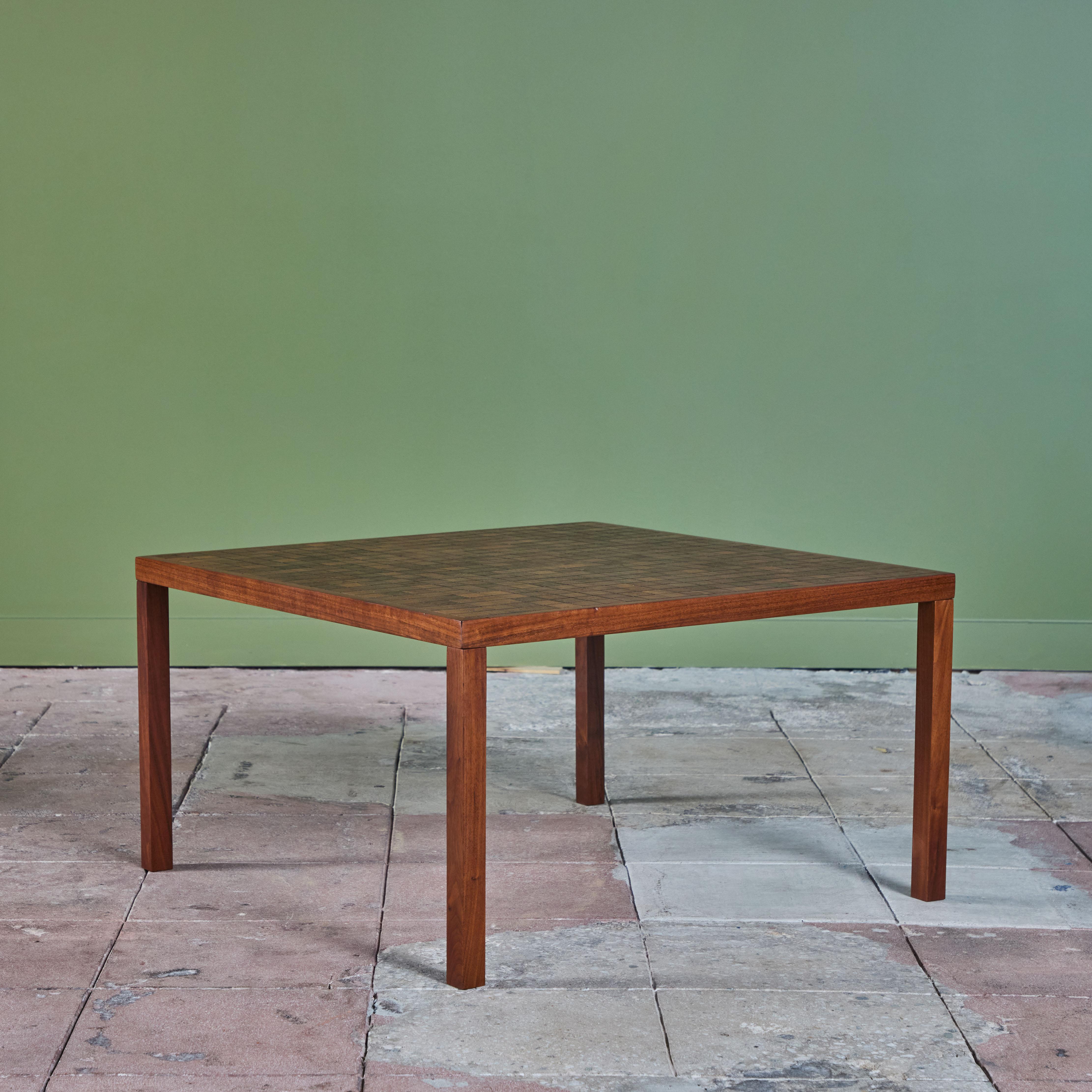 Mid-Century Modern Table basse carrée Gordon & Jane Martz avec incrustation de mosaïque de noyer en vente