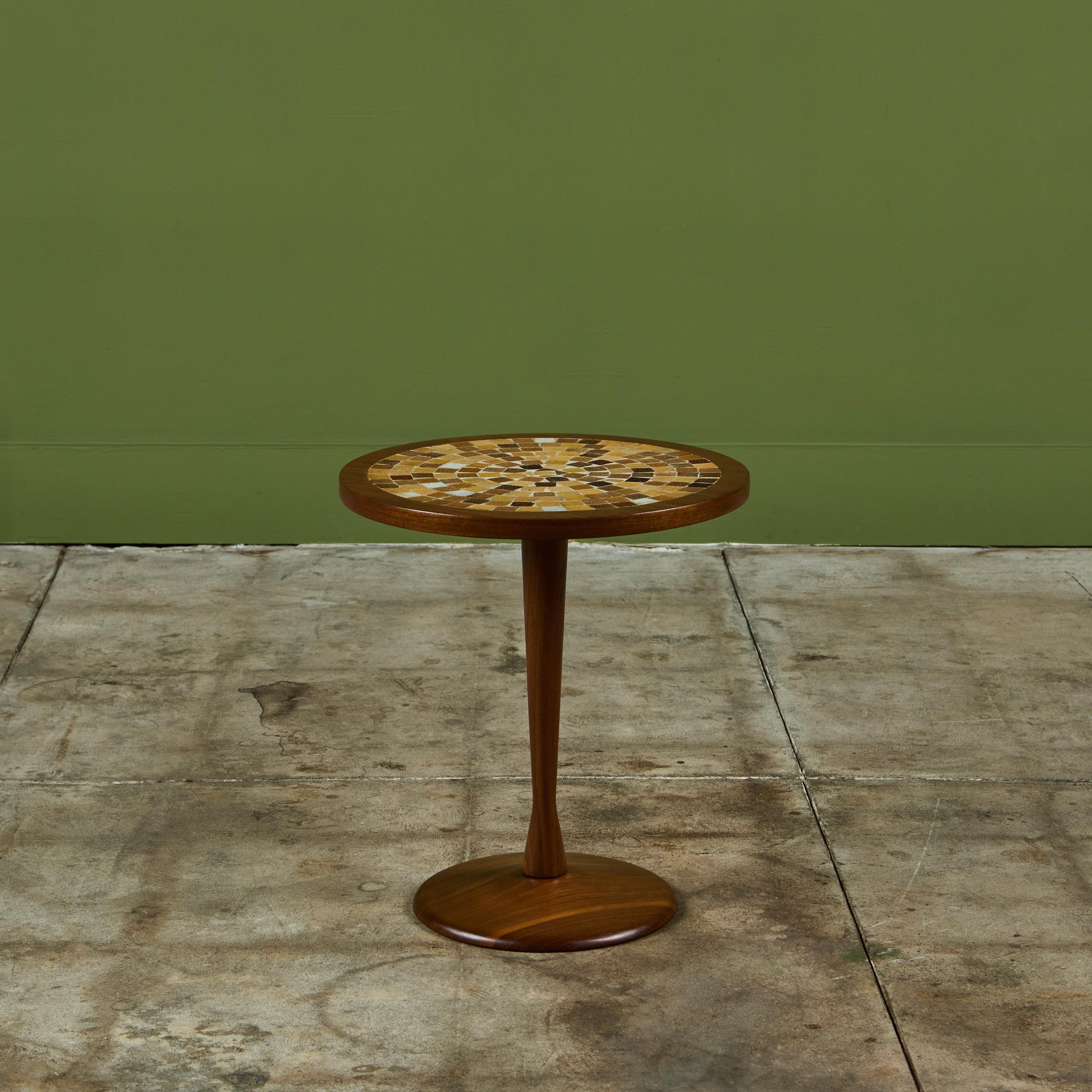 Mesa auxiliar de mosaico estilo Gordon & Jane Martz siglo XX en venta
