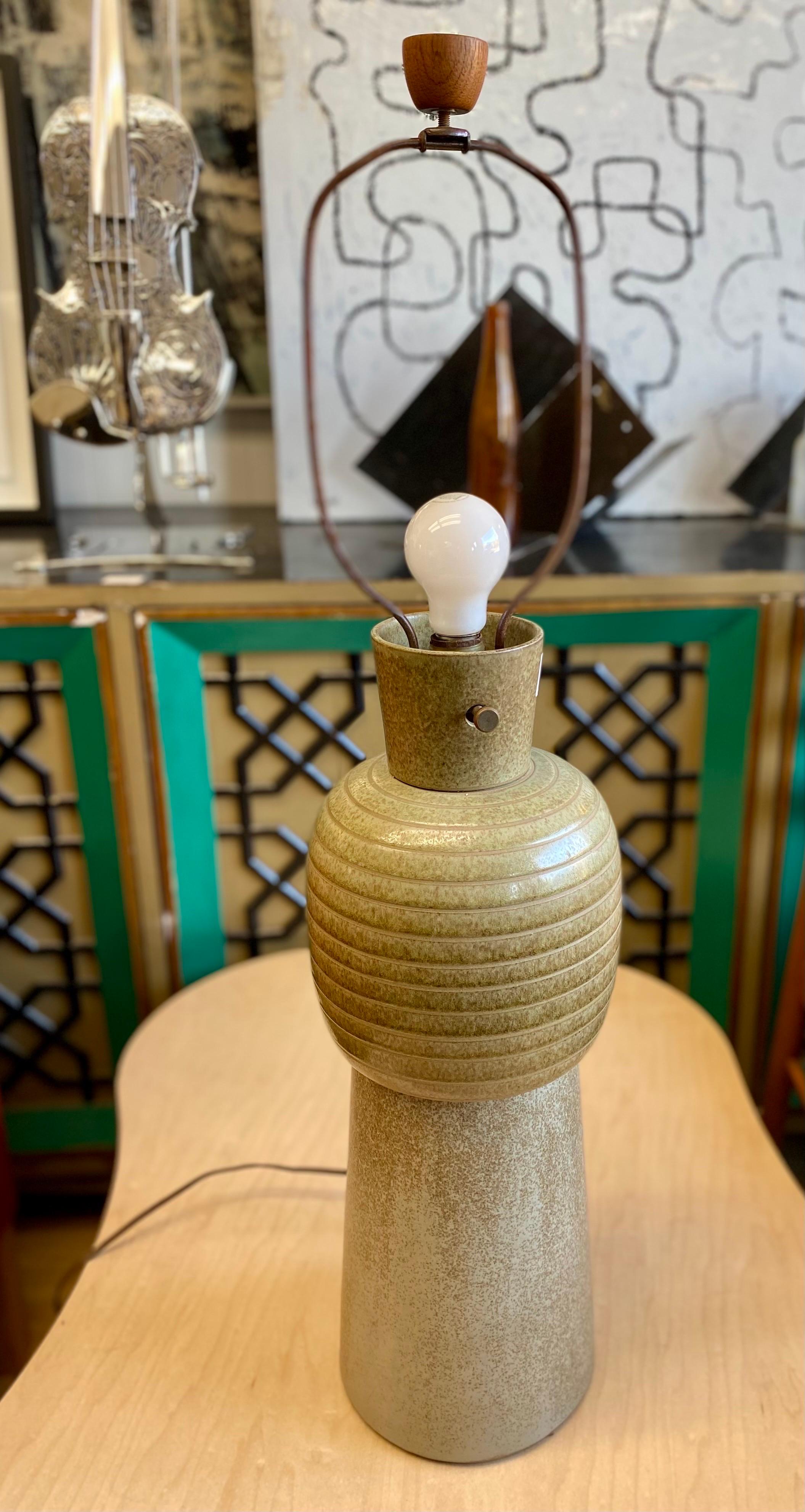 Mid-Century Modern table lamp by Gordon & Jane Martz, circa 1960s. This vintage ceramic lamp features an earthy sage color and has a teak finial and measures at the widest point (in the middle of the base) 7.25