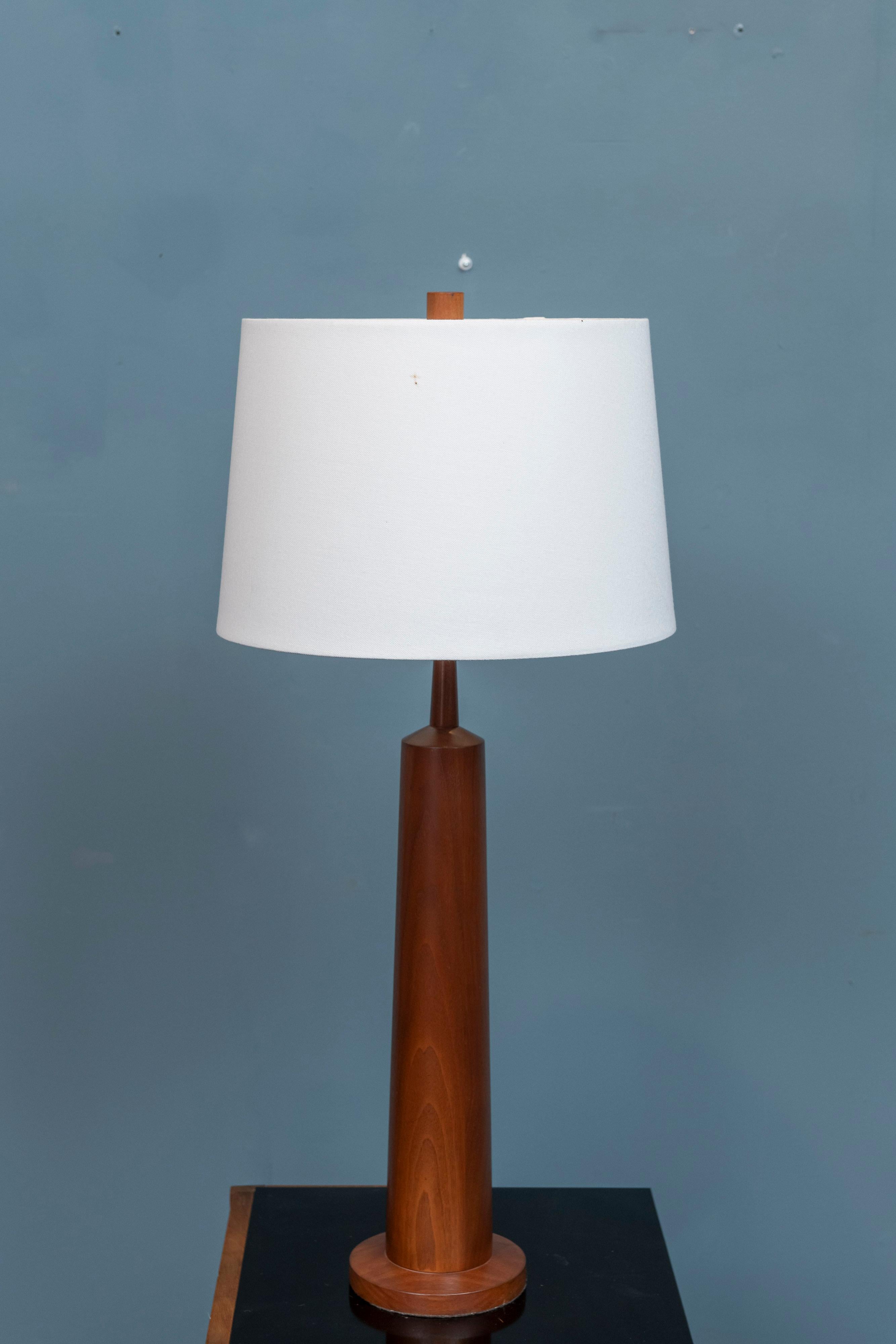 Gordon & Jane Martz design table lamp for Marshall Studios, N.Y. Solid cylindrical turned walnut base and body tapering for a very pleasing shape. In very good original condition with original finial and in working order.