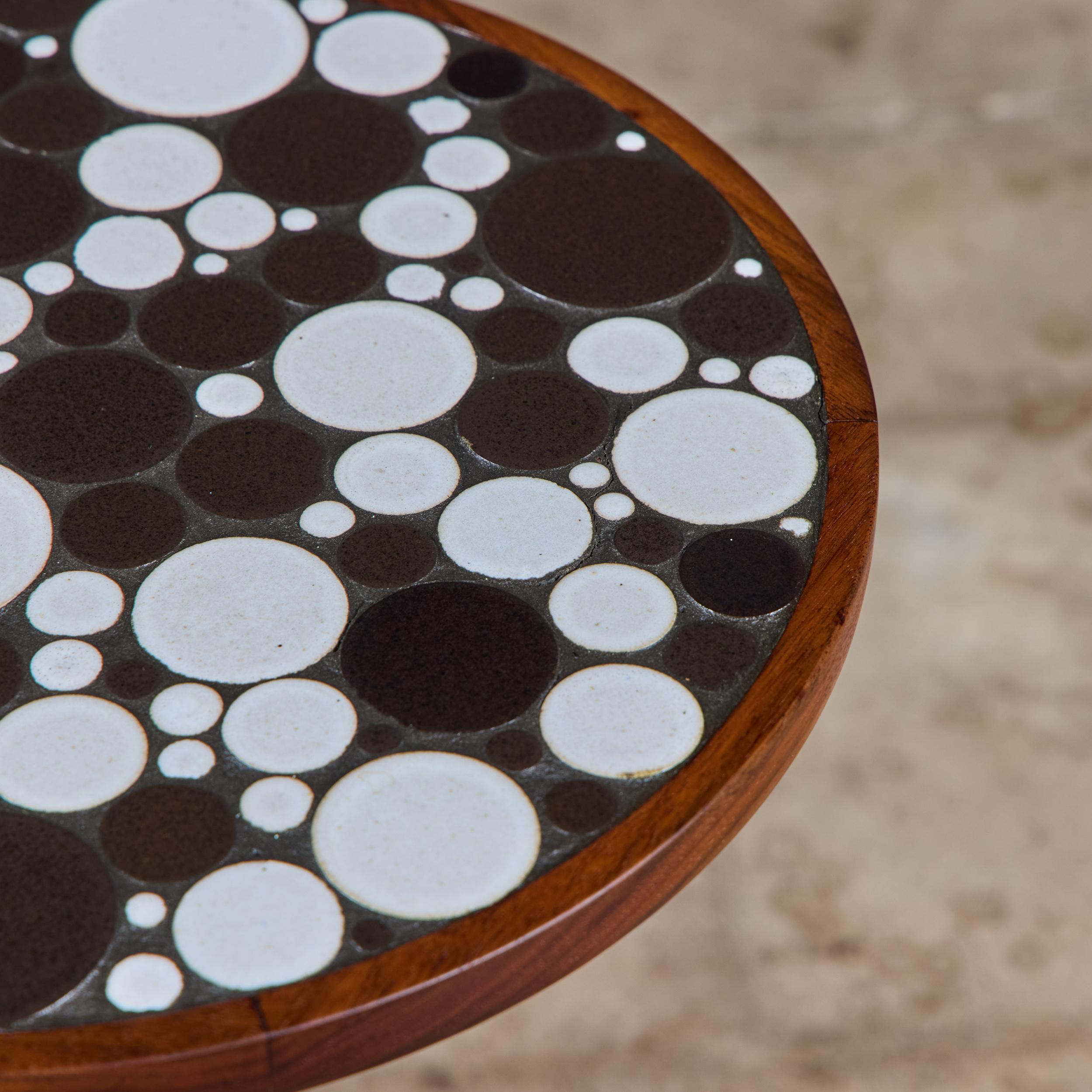 Gordon & Jane Martz Two Tone Coin Tile Mosaic Side Table en vente 2