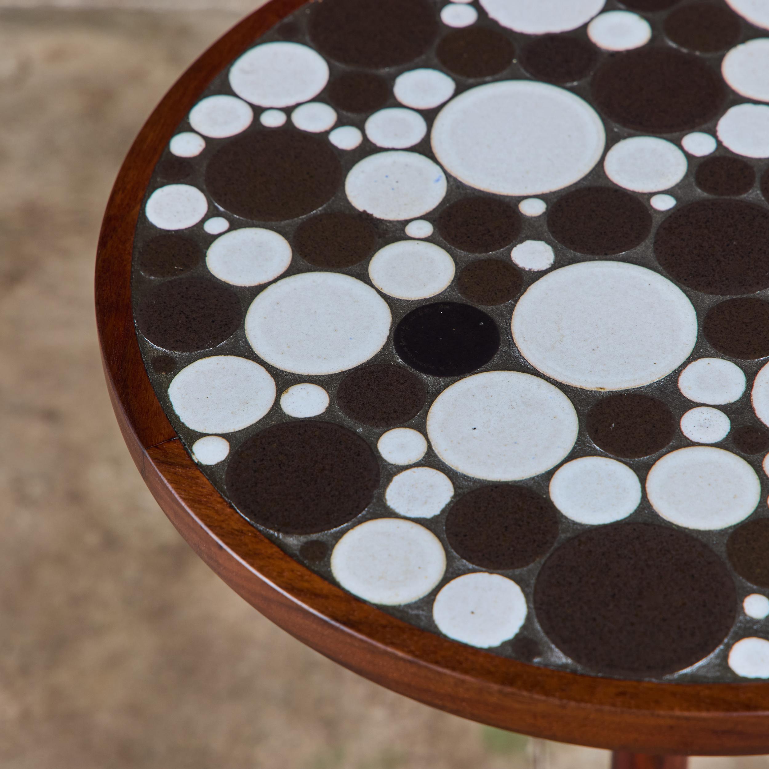 Gordon & Jane Martz Two Tone Coin Tile Mosaic Side Table en vente 3