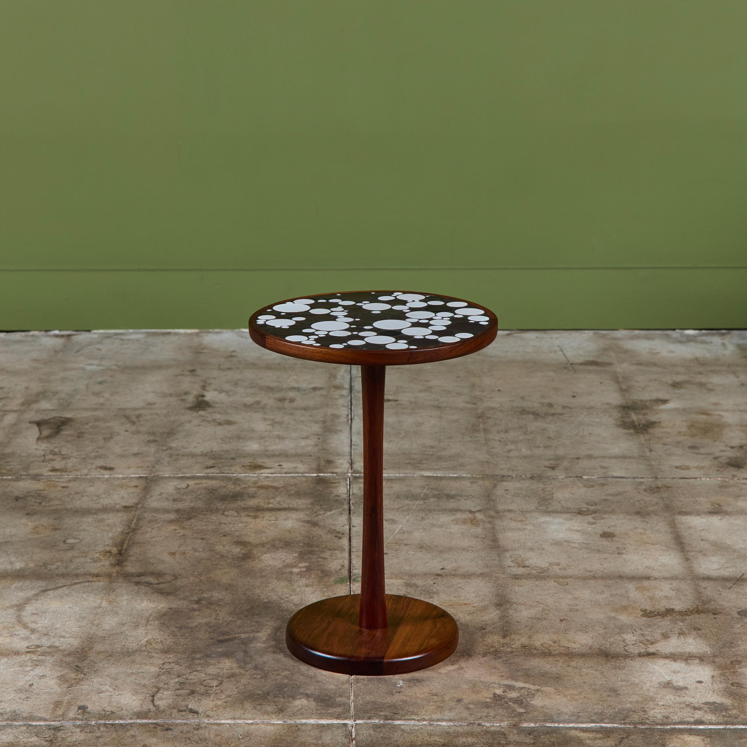 Mid-Century Modern Gordon & Jane Martz Two Tone Coin Tile Mosaic Side Table en vente