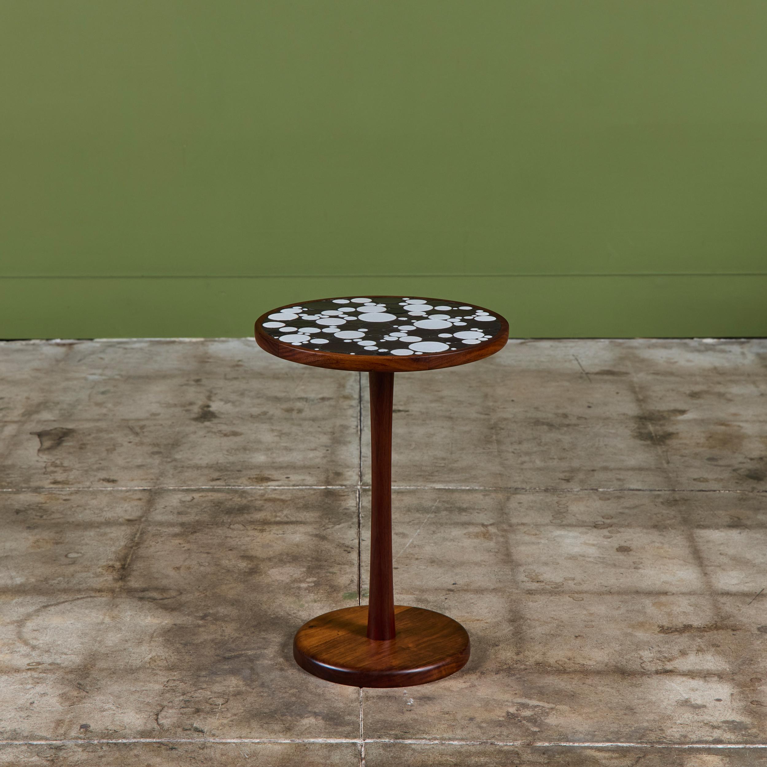 Incrusté Gordon & Jane Martz Two Tone Coin Tile Mosaic Side Table en vente