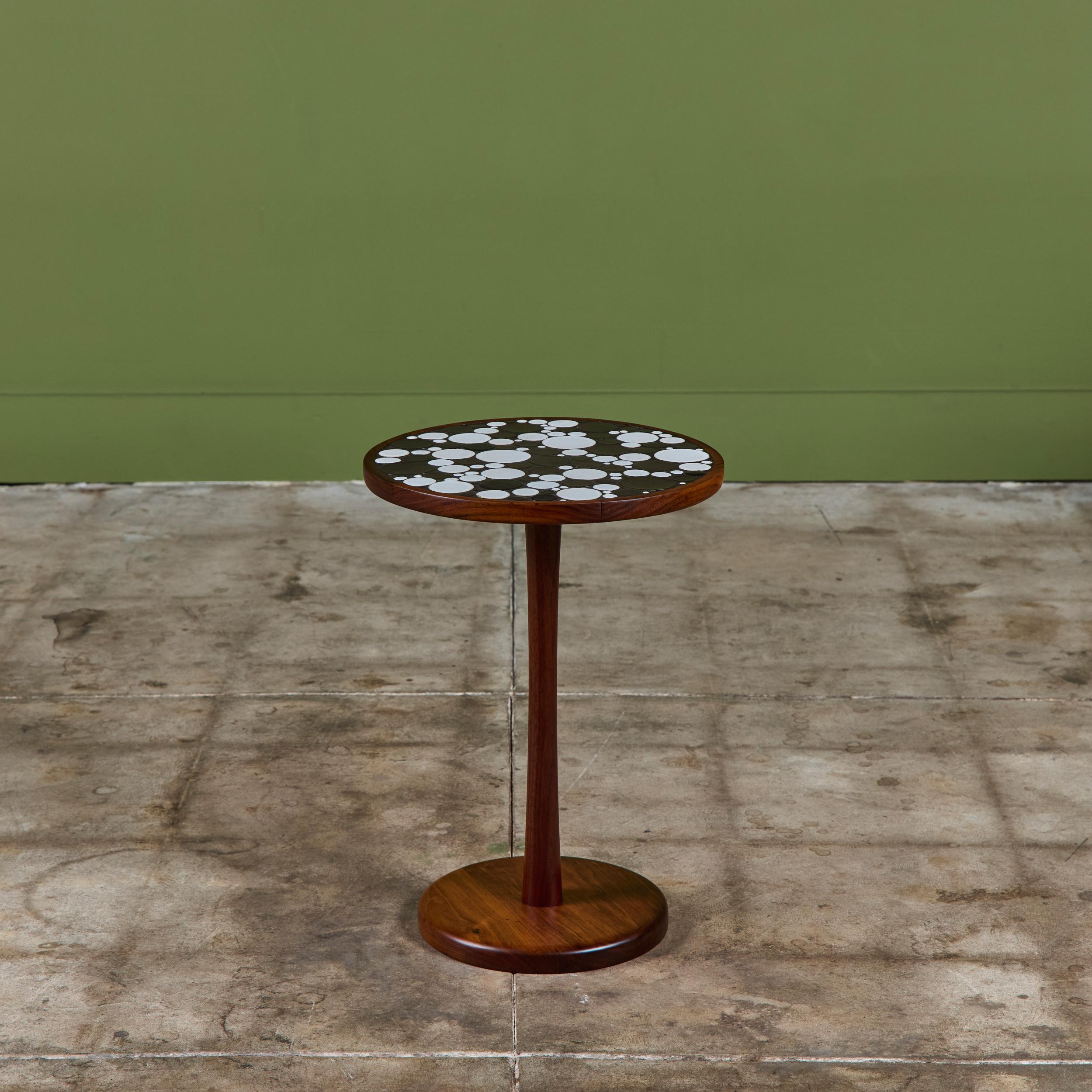 Gordon & Jane Martz Two Tone Coin Tile Mosaic Side Table Bon état - En vente à Los Angeles, CA