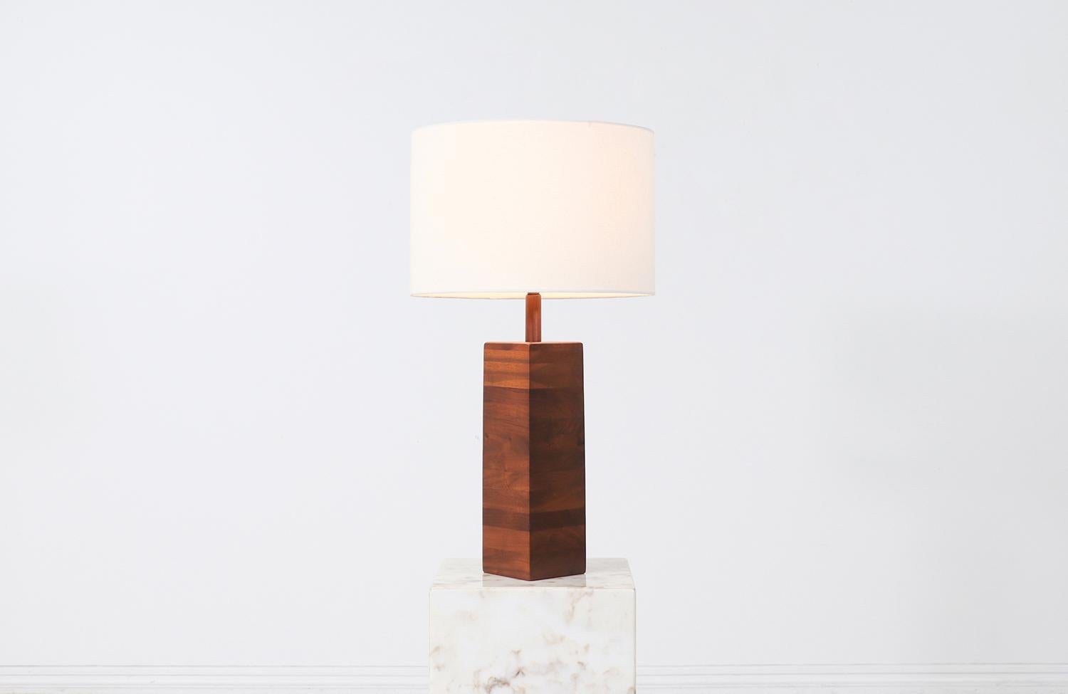 Mid-Century Modern Expertly Restored - Gordon & Jane Martz Walnut Table Lamp for Marshall Studios For Sale