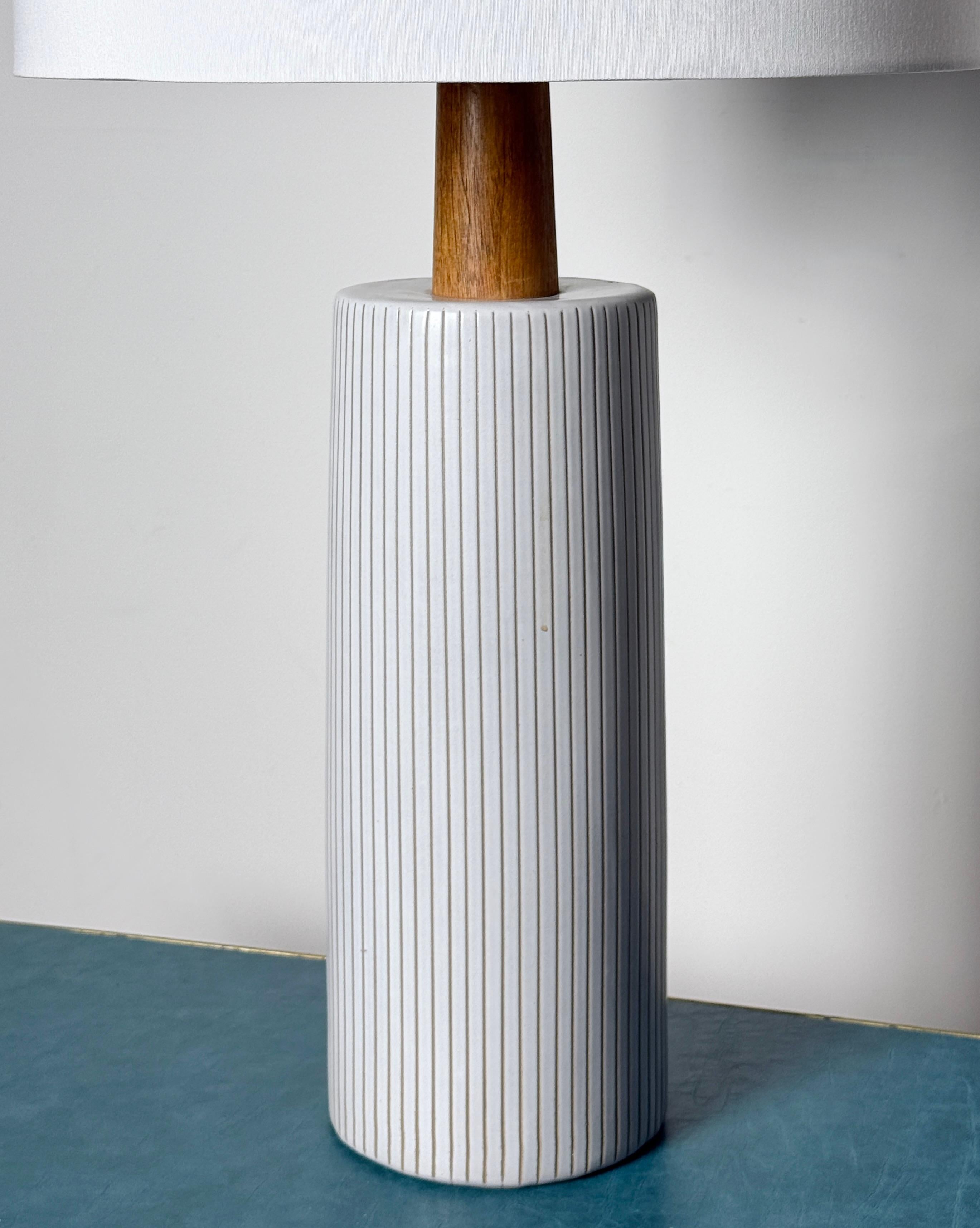 Mid-Century Modern Gordon & Jane Martz White Ceramic Pinstripe Table Lamp Marshall Studios 1960s