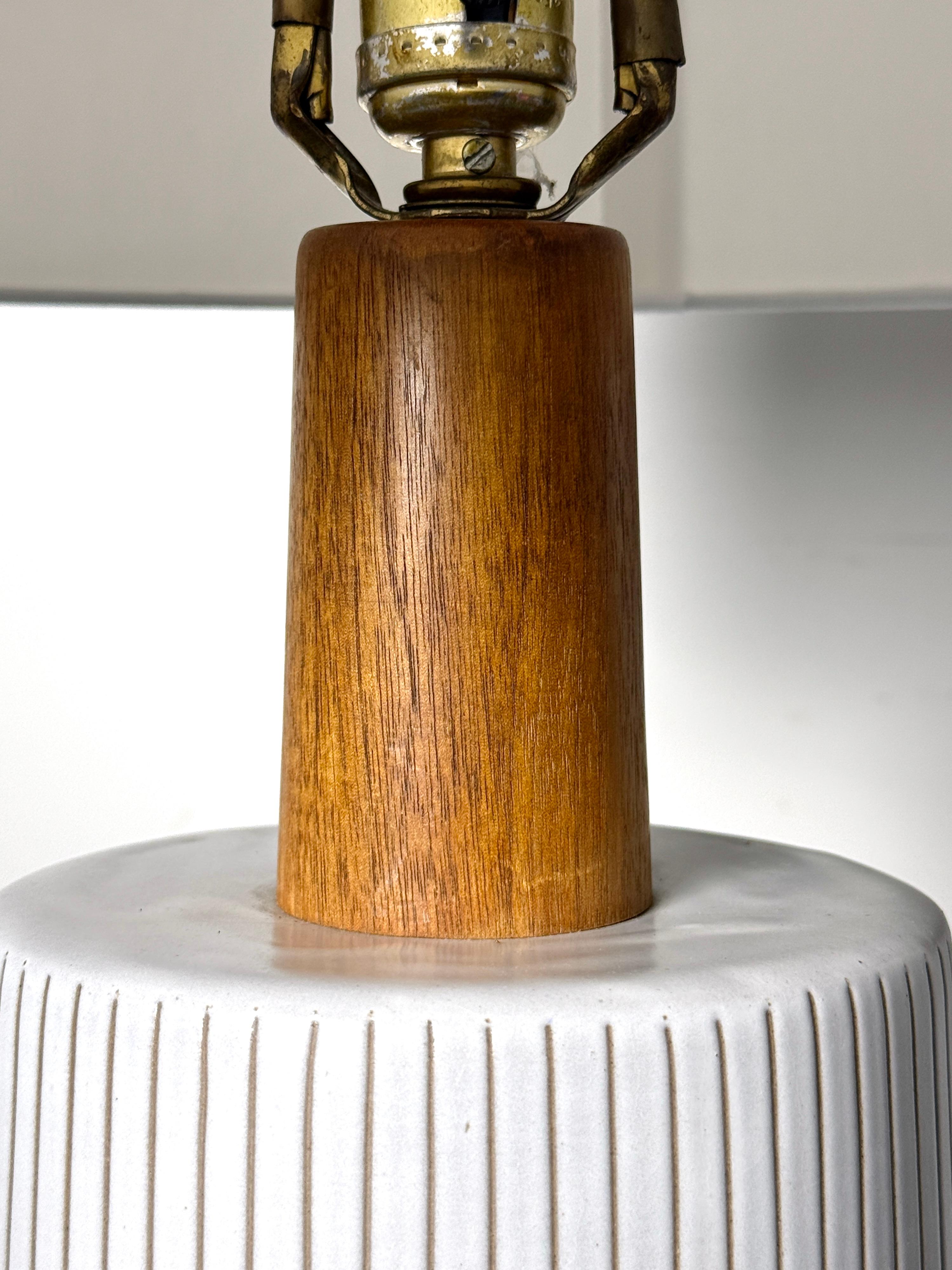 American Gordon & Jane Martz White Ceramic Pinstripe Table Lamp Marshall Studios 1960s