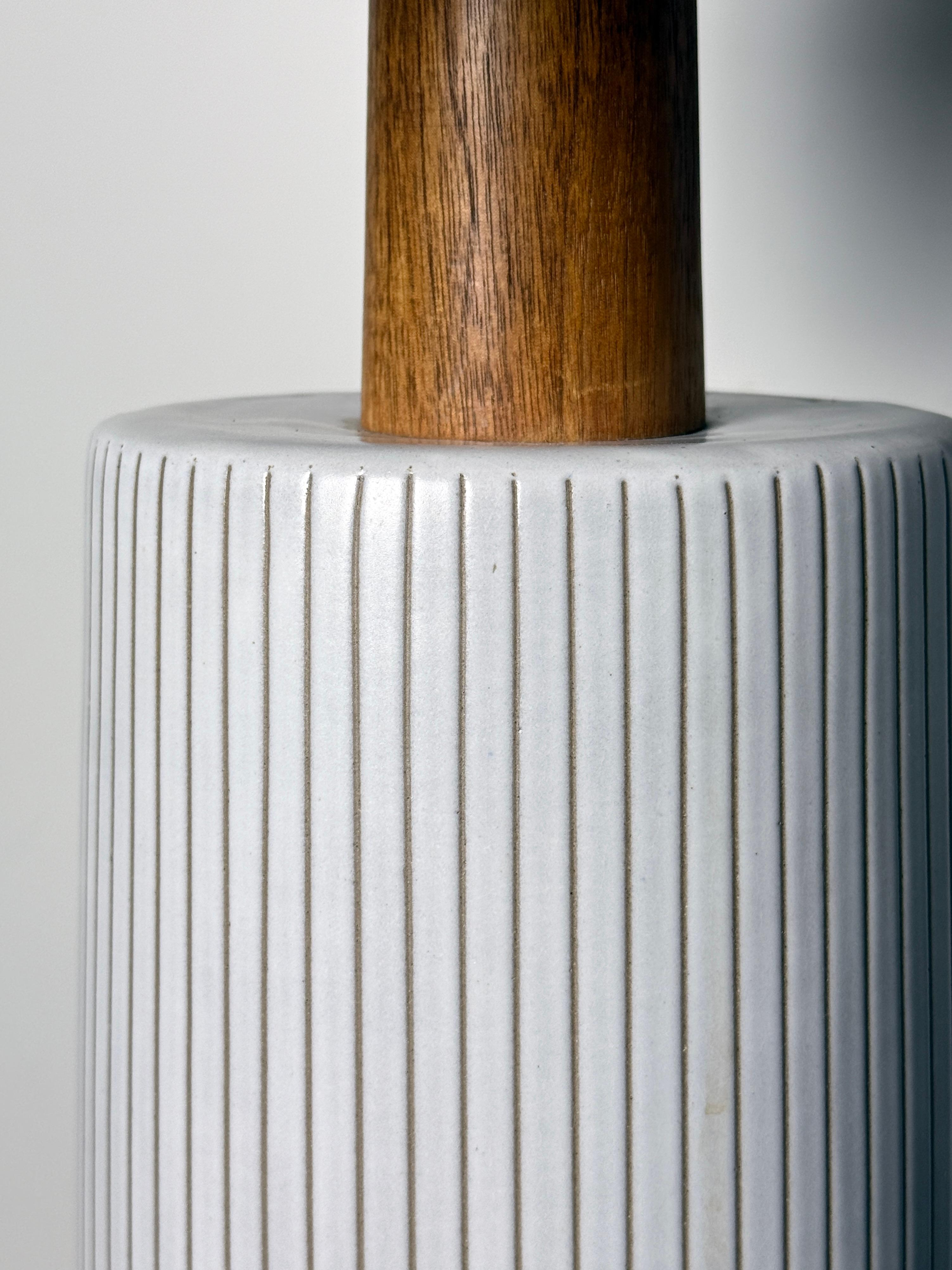 Gordon & Jane Martz White Ceramic Pinstripe Table Lamp Marshall Studios 1960s 3