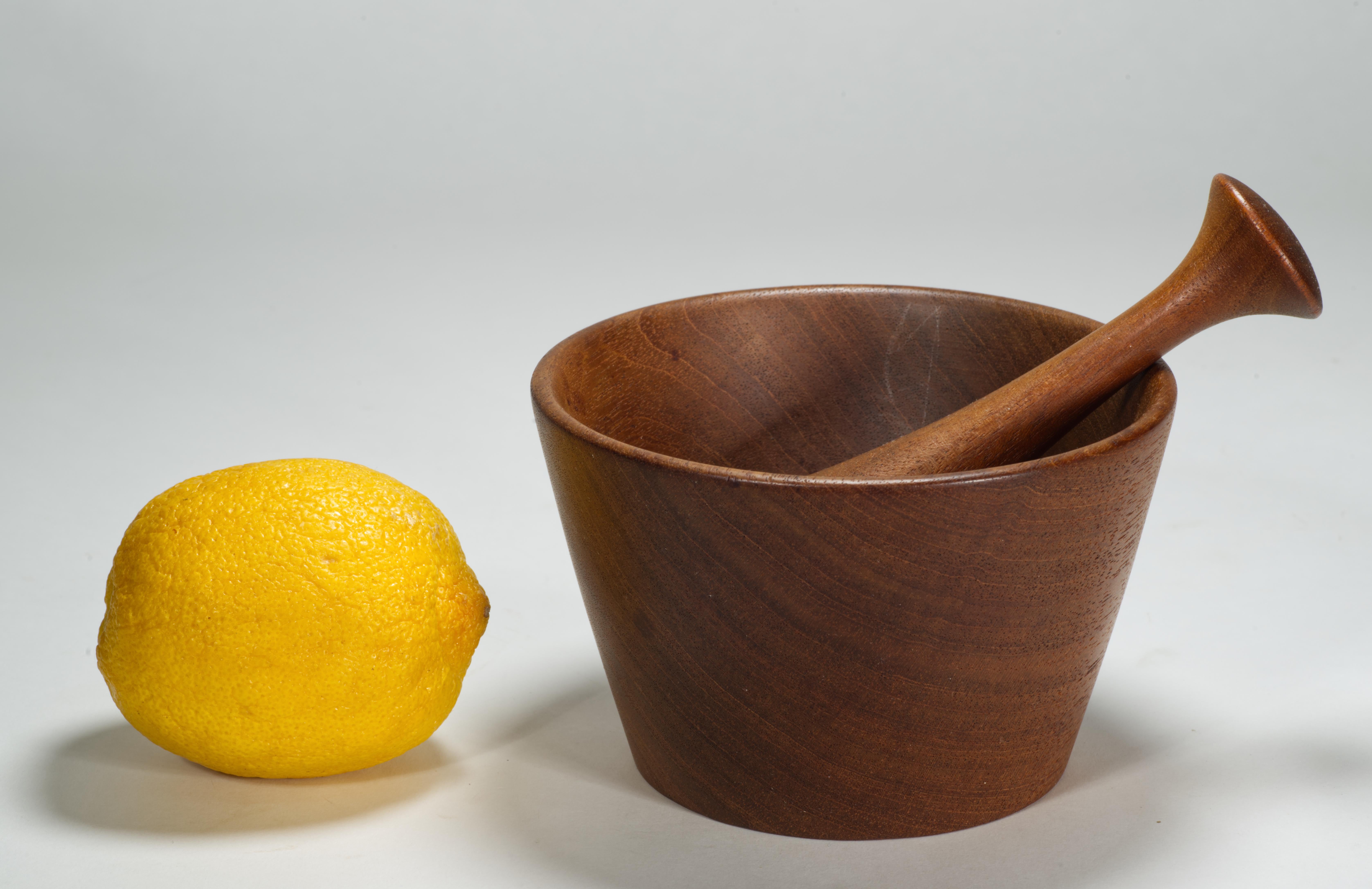 Intagliato Mortaio e pestello in Wood Wood di Gordon Keeler, American Studio Craft in vendita