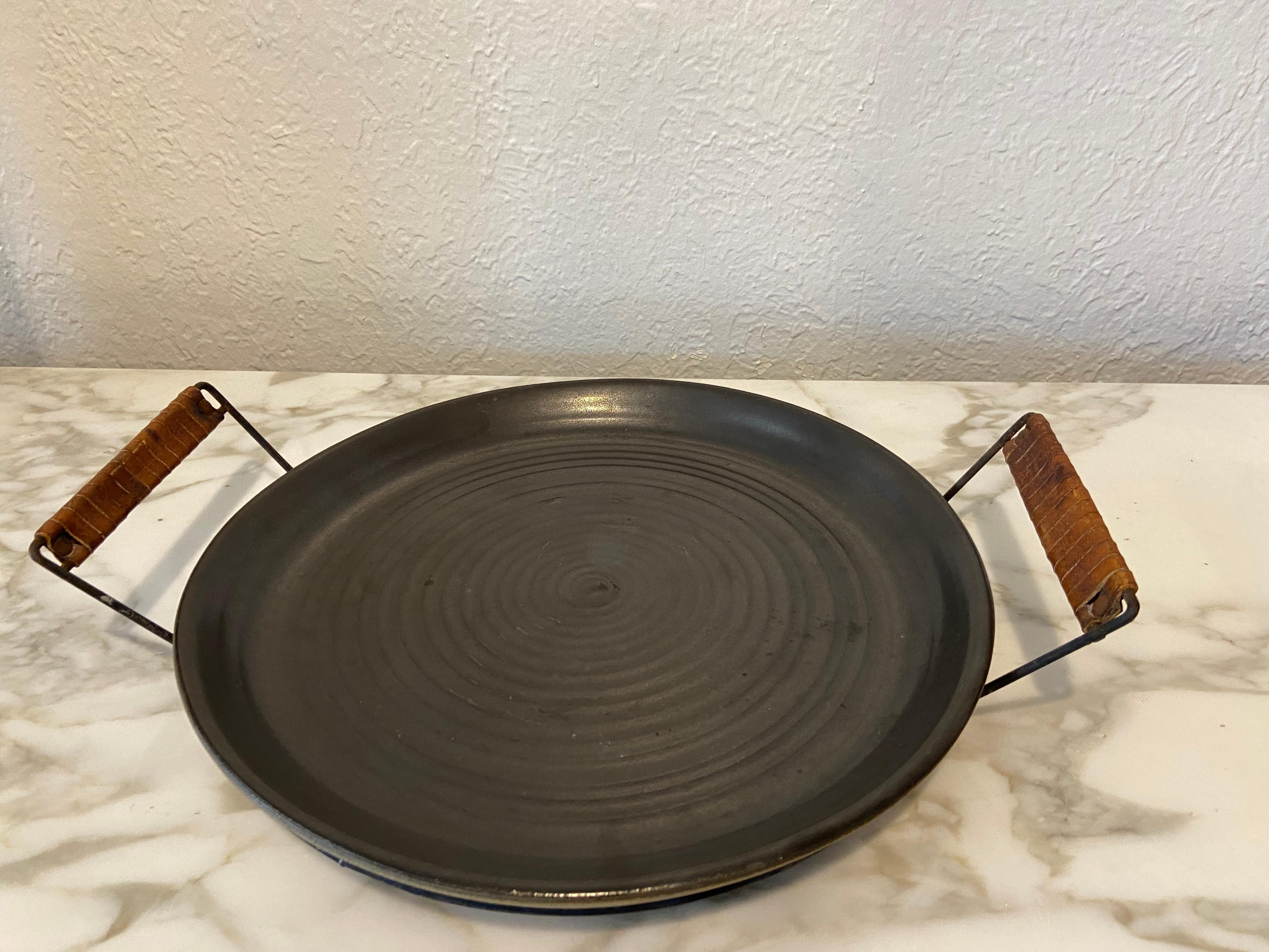 Rare Gordon Martz ceramic serving platter. Server consist of two separate components. There are no chips or cracks to the dish. The caddy shows signs of wear (please refer to photos). 

Would work well in a variety of interiors such as modern, mid