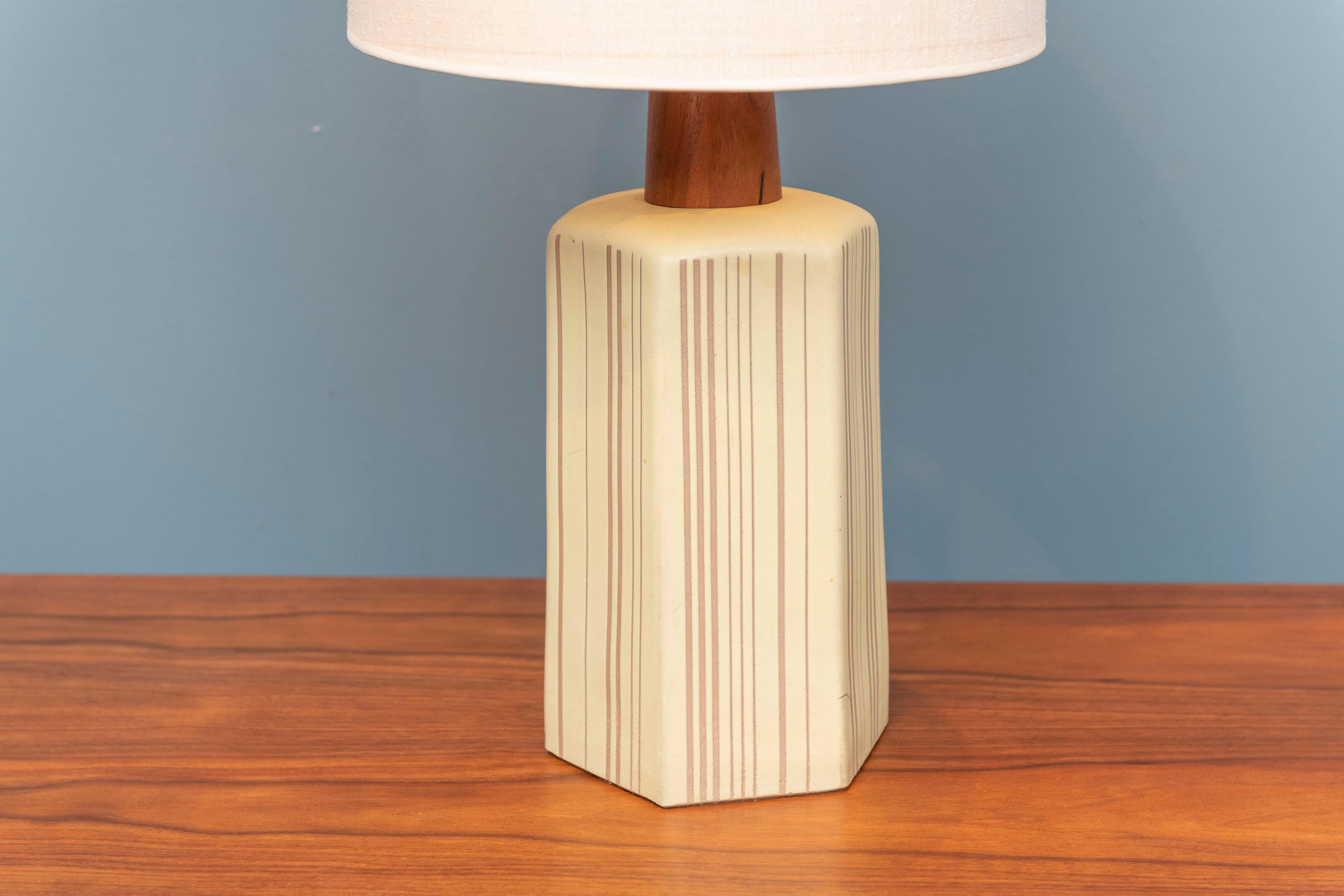 Gordon Martz design ceramic hexagonal incised table lamp in very good original condition, signed.