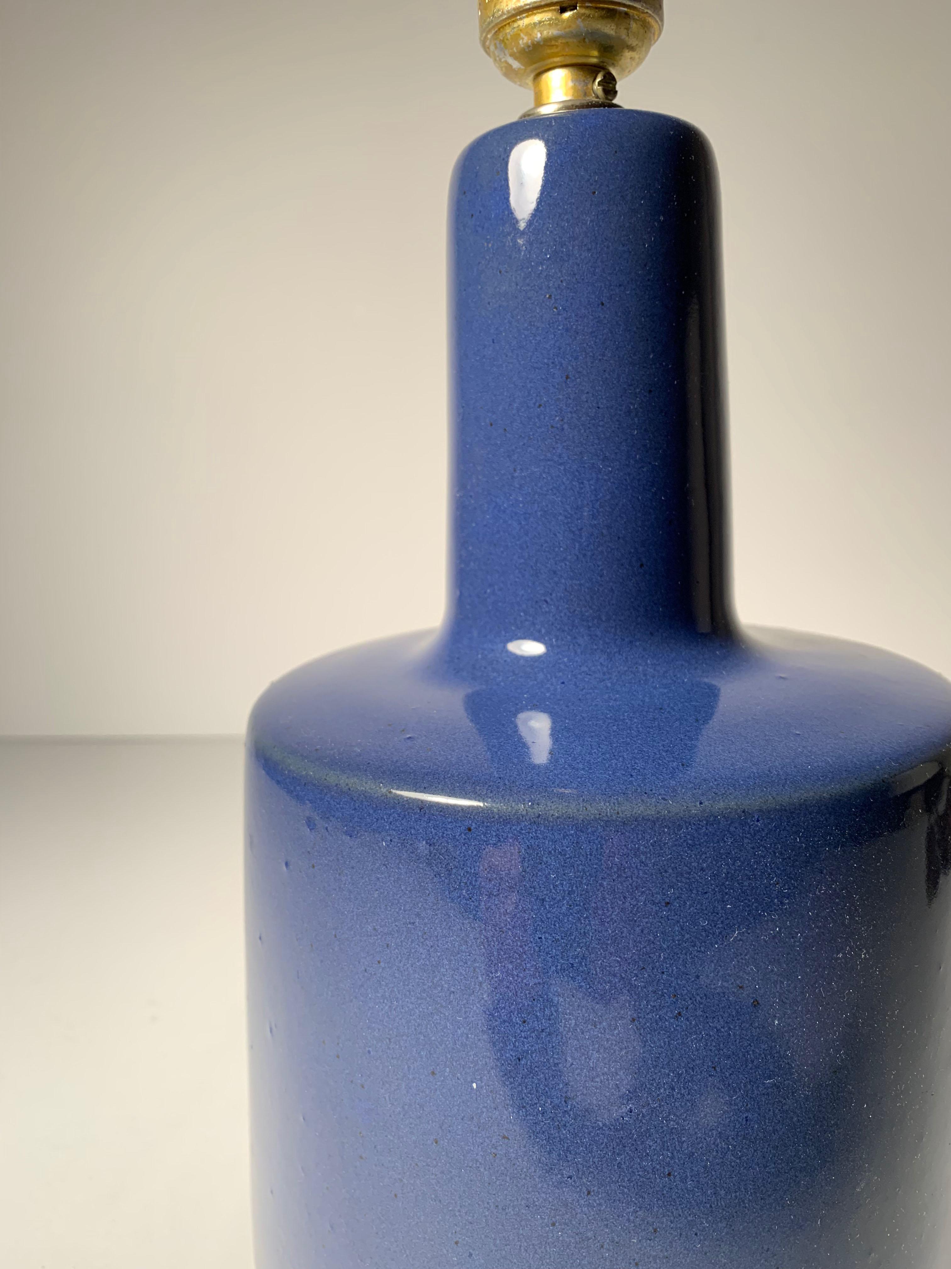 Gordon Martz ceramic table step lamp in blue / sapphire.