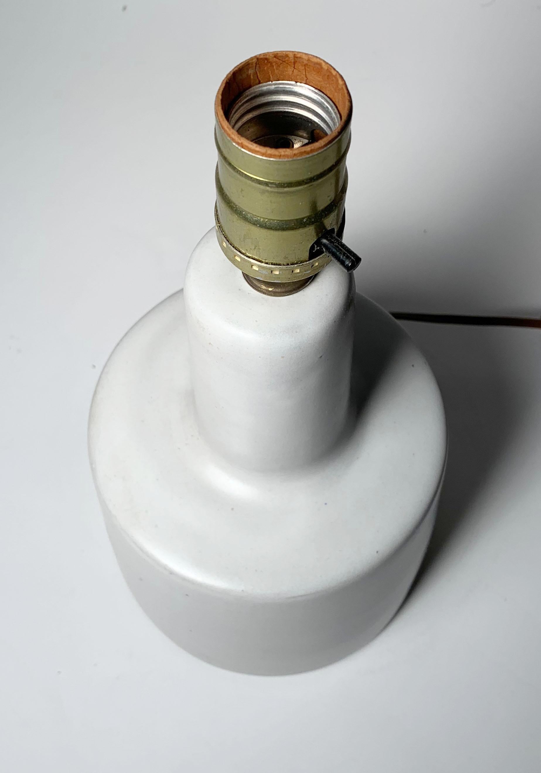 Mid-Century Modern Gordon Martz Ceramic Table Step Lamp in White