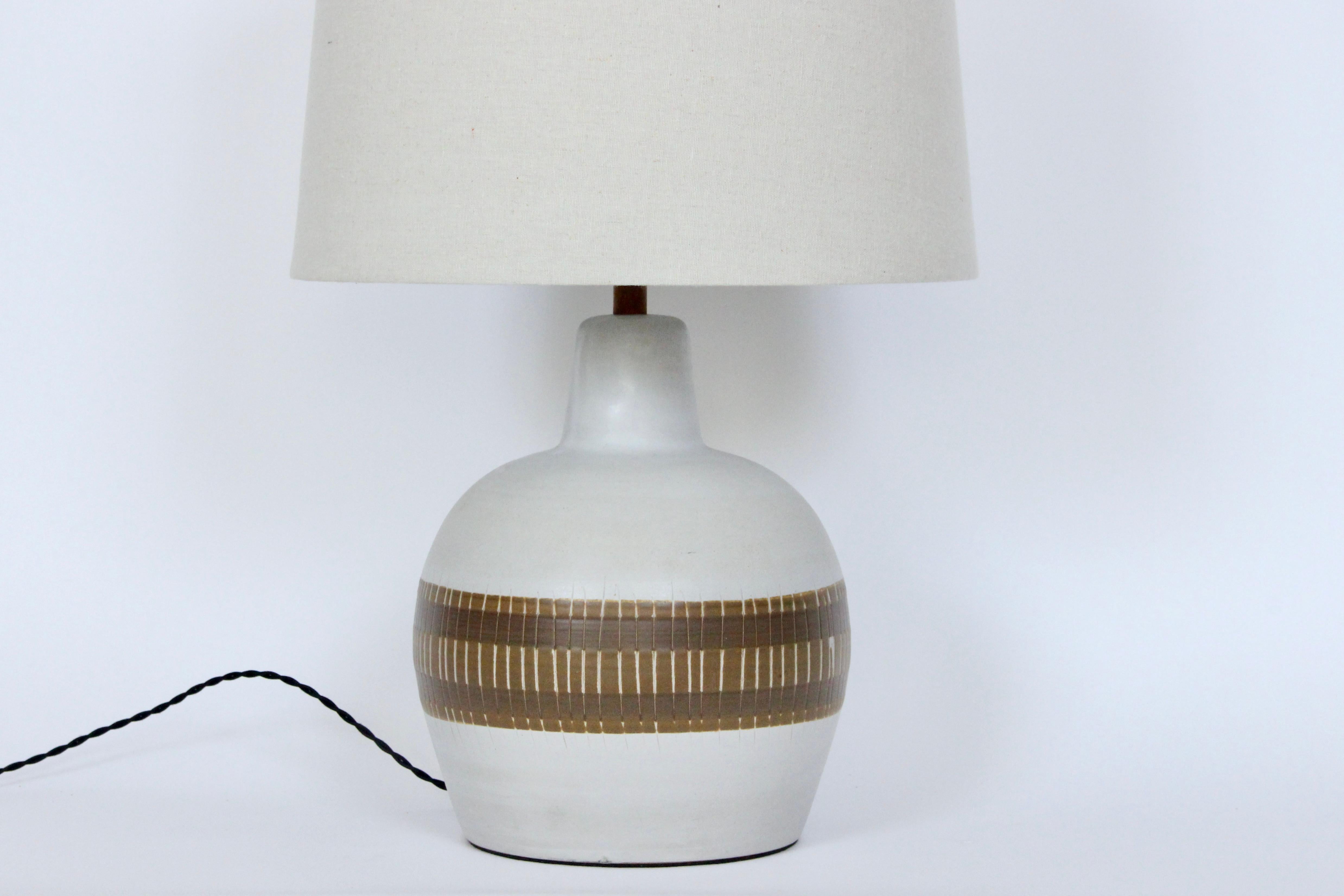 Mid-Century Modern Gordon Martz for Marshall Studios Banded White Table Lamp For Sale