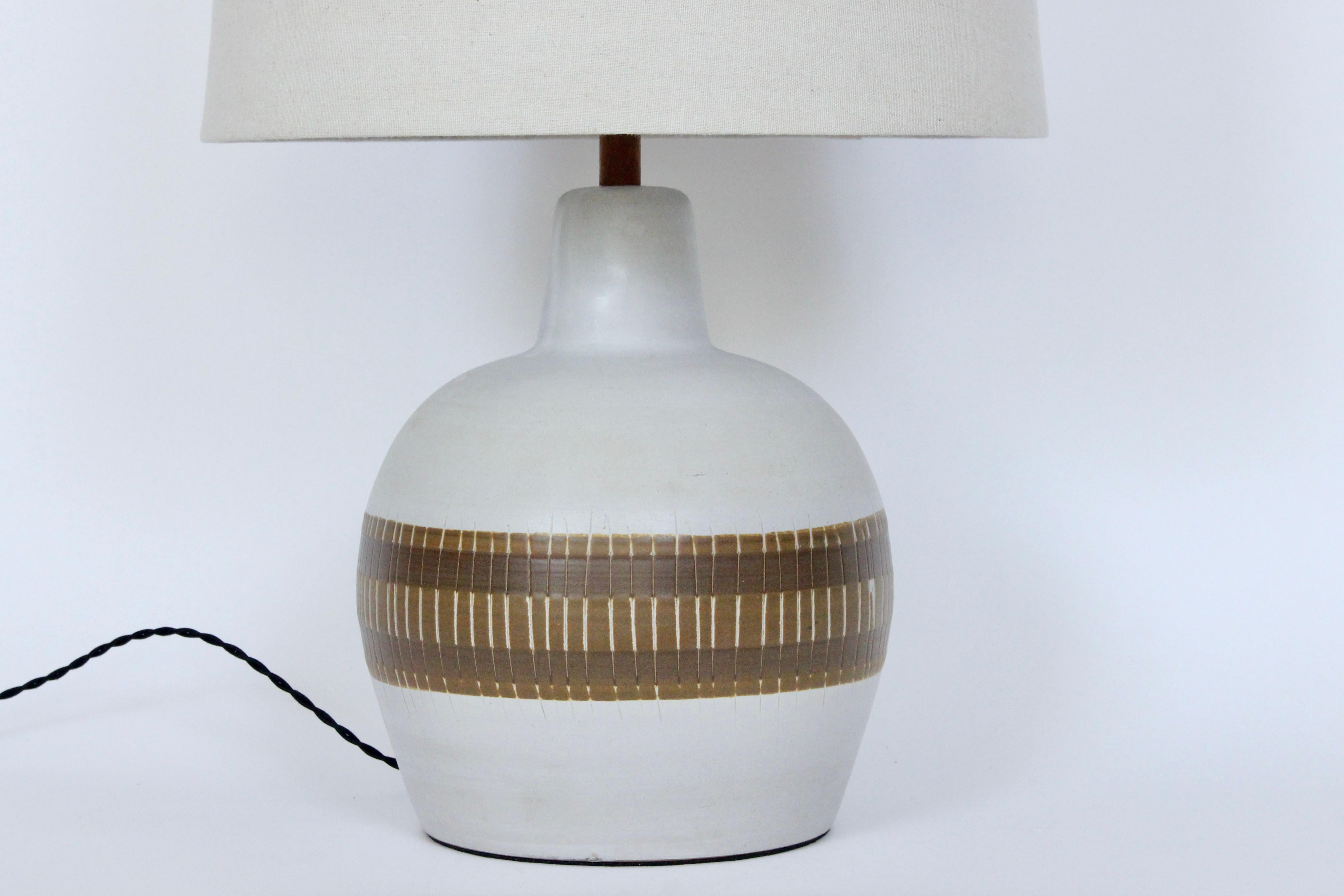 American Gordon Martz for Marshall Studios Banded White Table Lamp For Sale