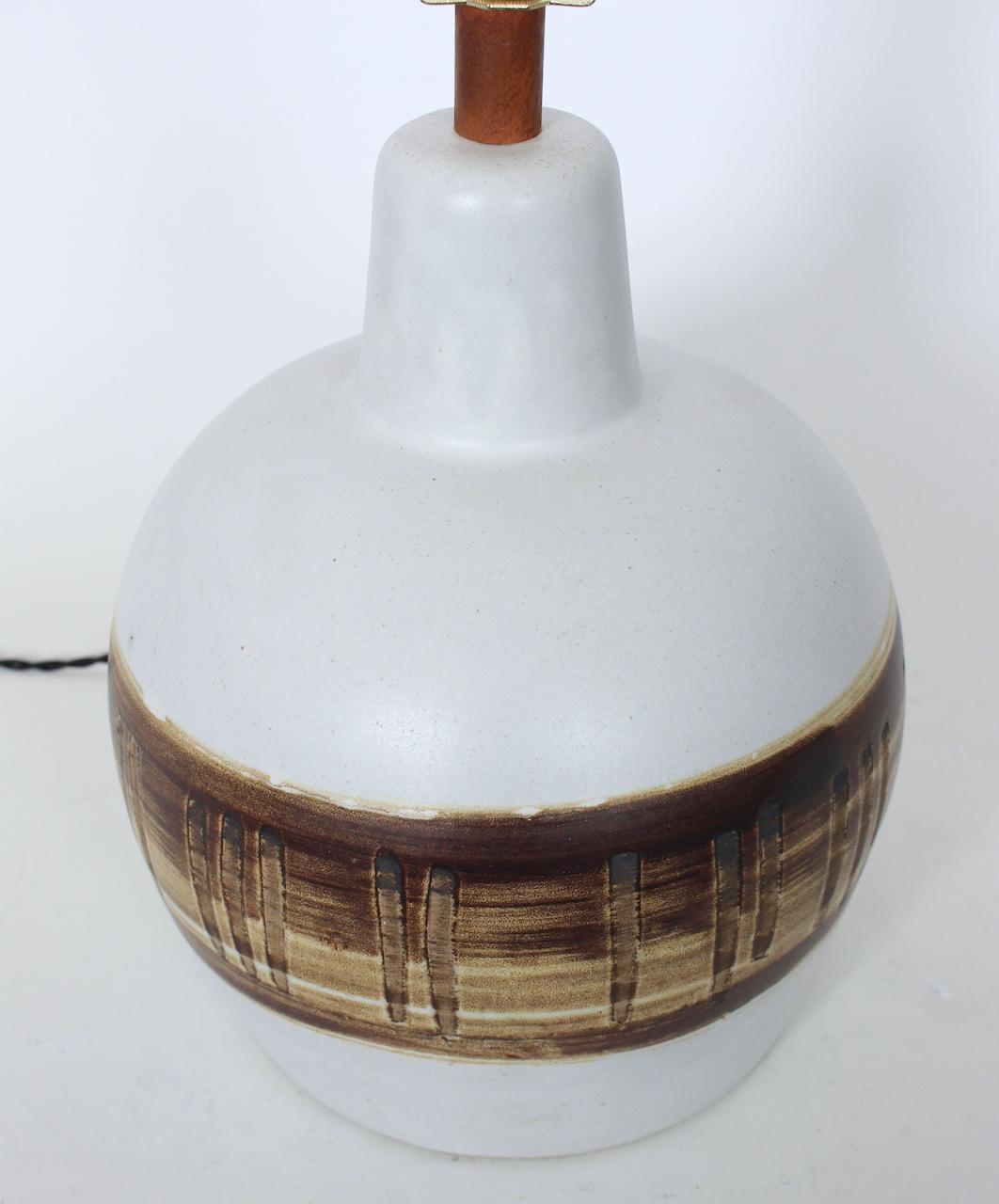 Gordon Martz for Marshall Studios Brown Drip Banded White Stoneware Table Lamp For Sale 2