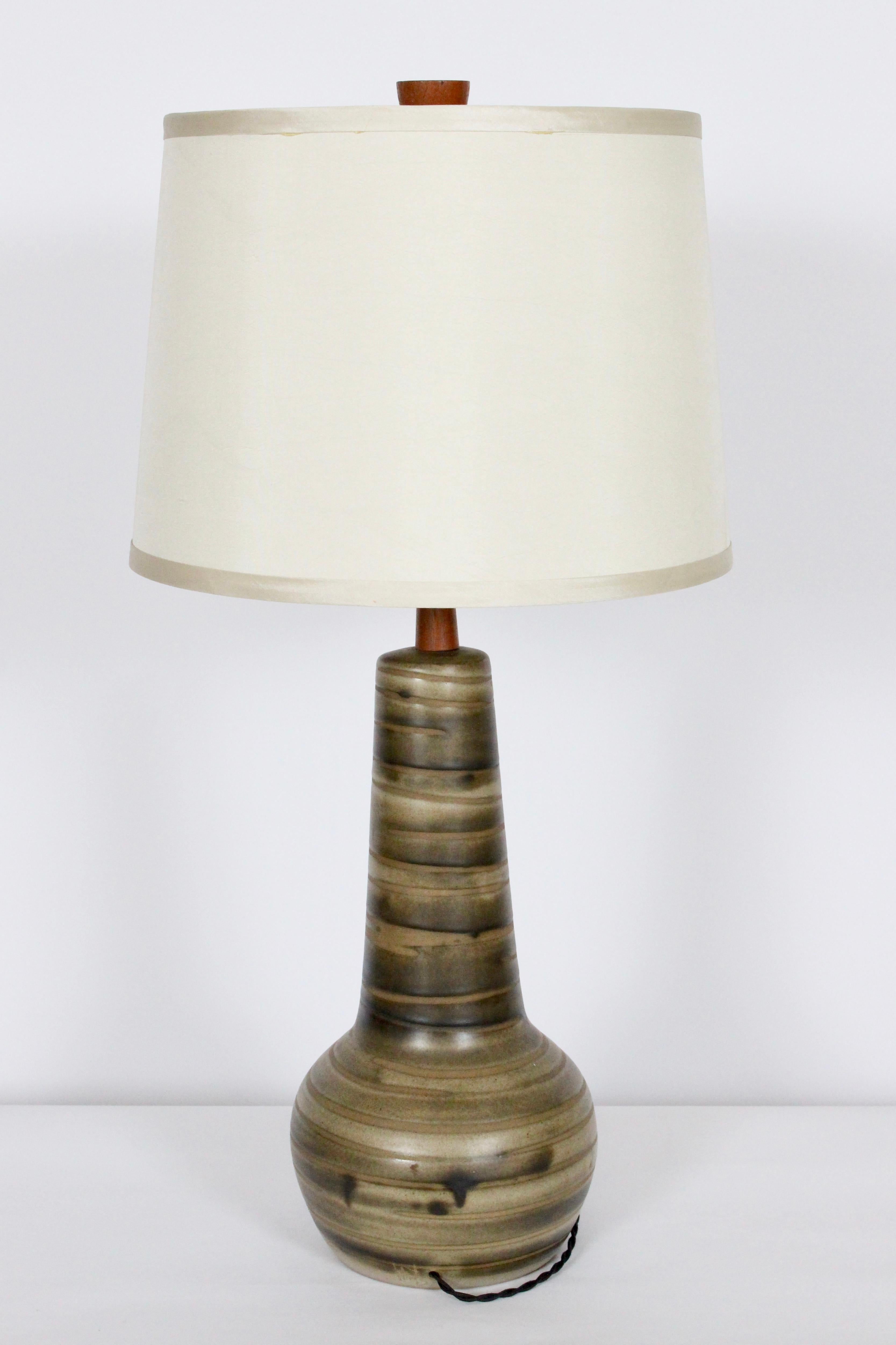 Gordon Martz for Marshall Studios Brushed Olive Green Pottery Table Lamp, 1950's For Sale 6