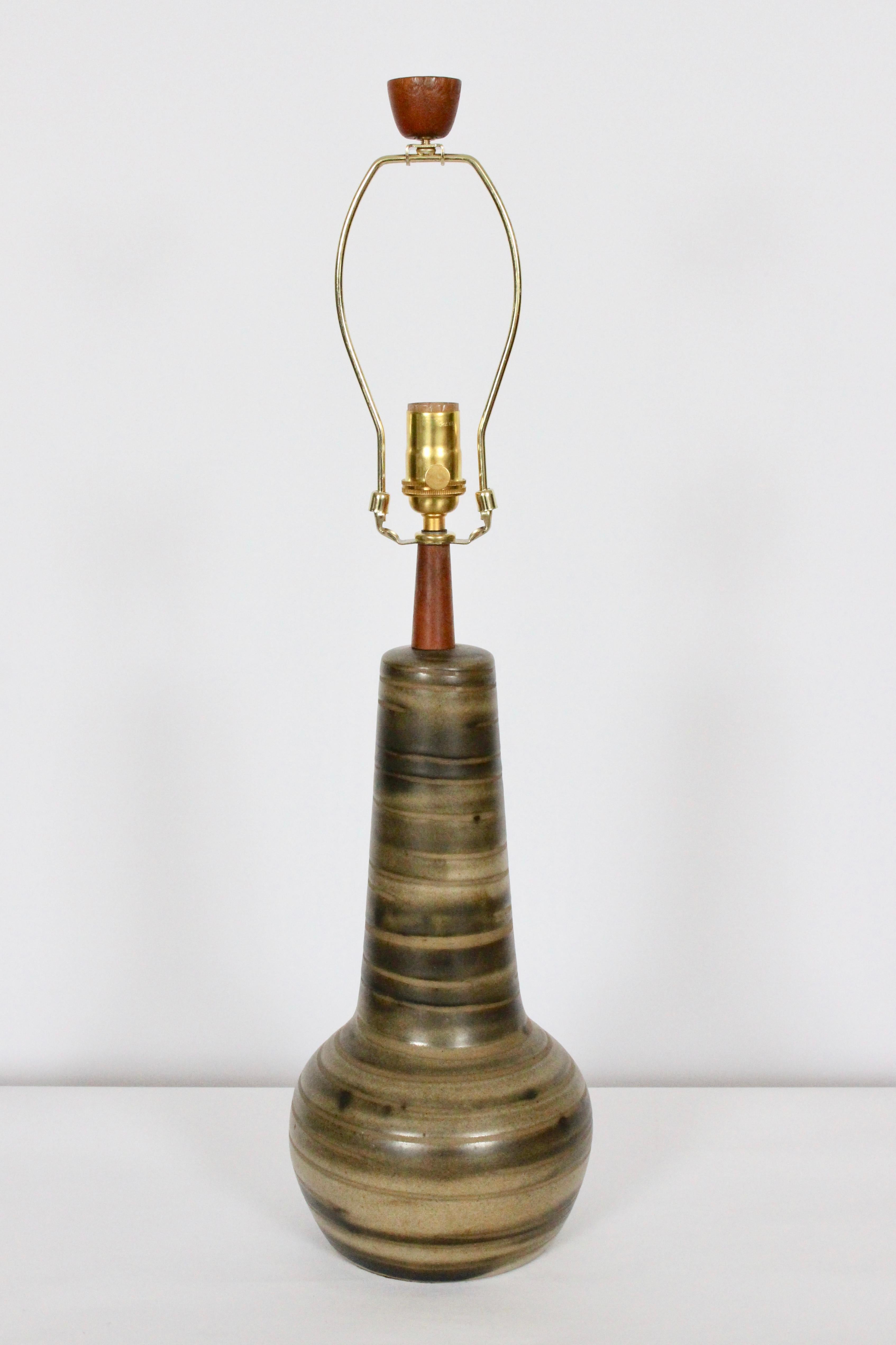 Mid-Century Modern Gordon Martz for Marshall Studios Brushed Olive Green Pottery Table Lamp, 1950's For Sale
