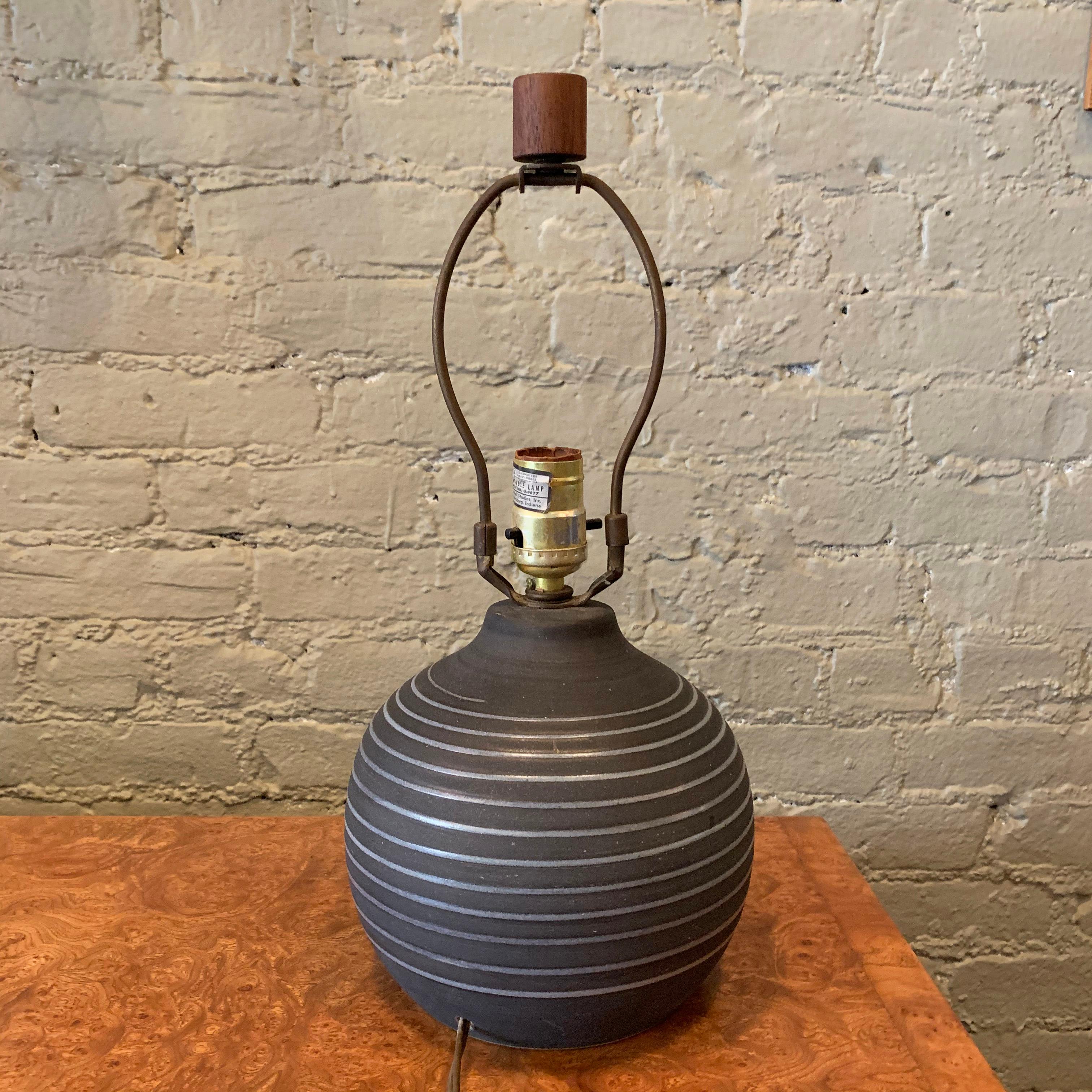 Gordon Martz Marshall Studios Art Pottery Gourd Shape Table Lamp In Good Condition In Brooklyn, NY