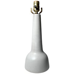 Petite lampe de bureau Gordon Martz en forme de torpille en céramique blanche