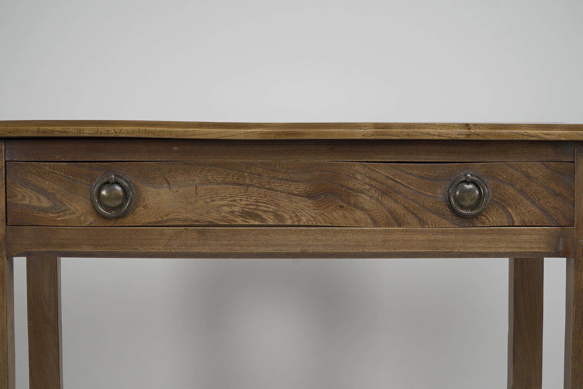 Mid-20th Century Gordon Russell. A fine quality Cotswold School ash single drawer desk For Sale