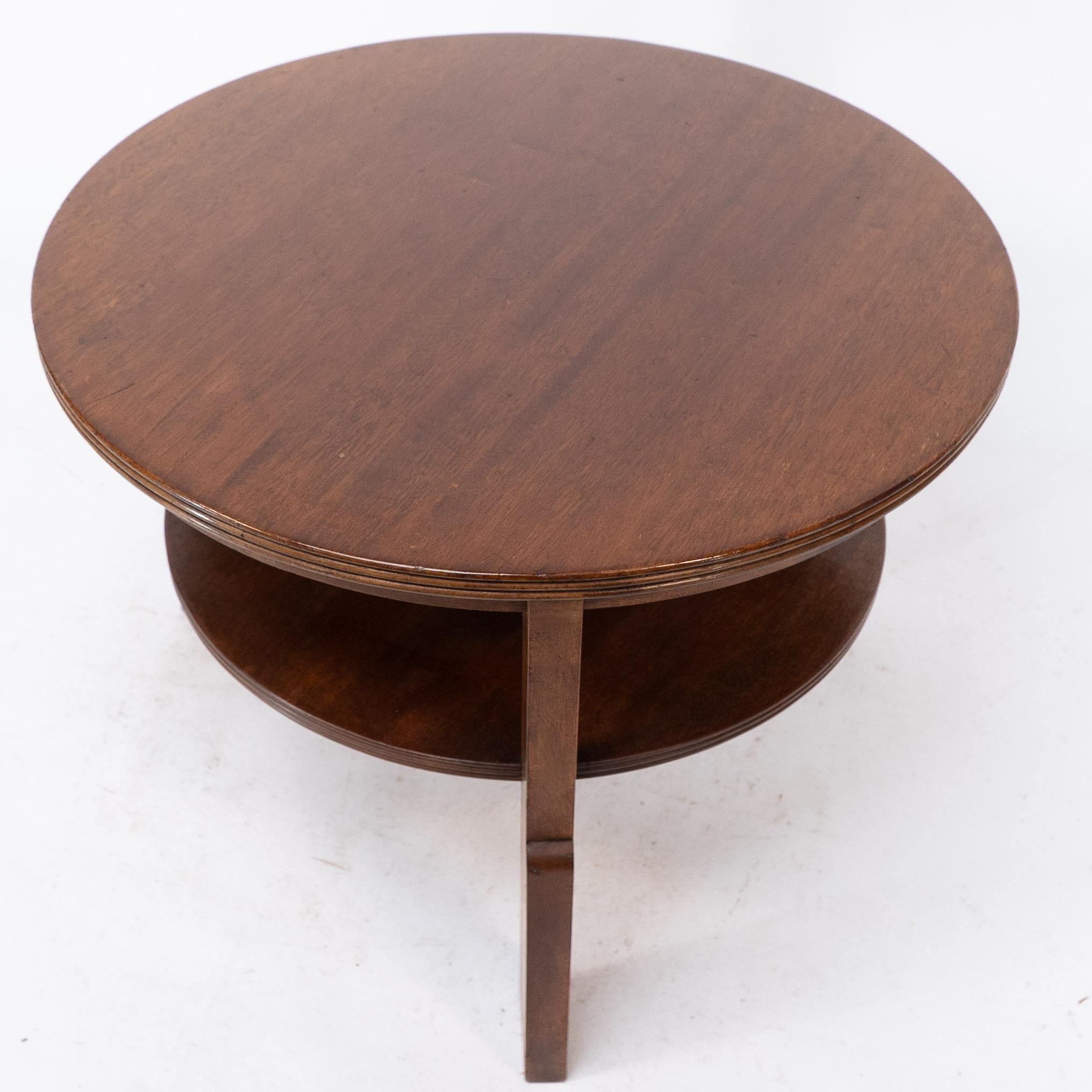 Walnut Gordon Russell. A gunstock figured walnut coffee table on gunstock shaped legs For Sale