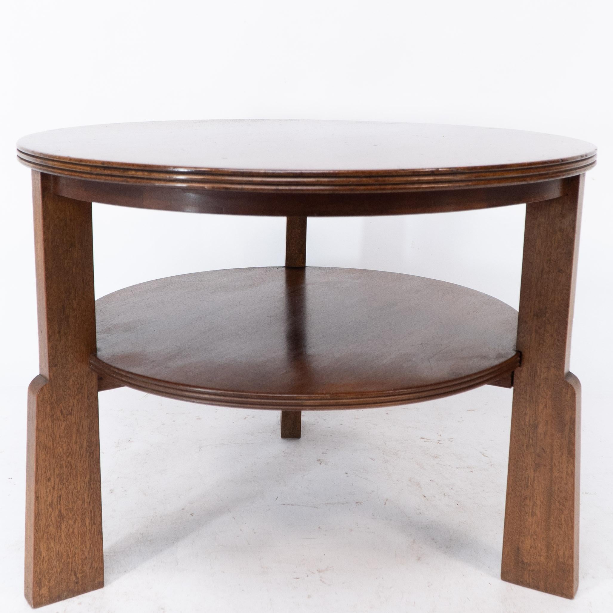 Gordon Russell. A gunstock figured walnut coffee table on gunstock shaped legs 1