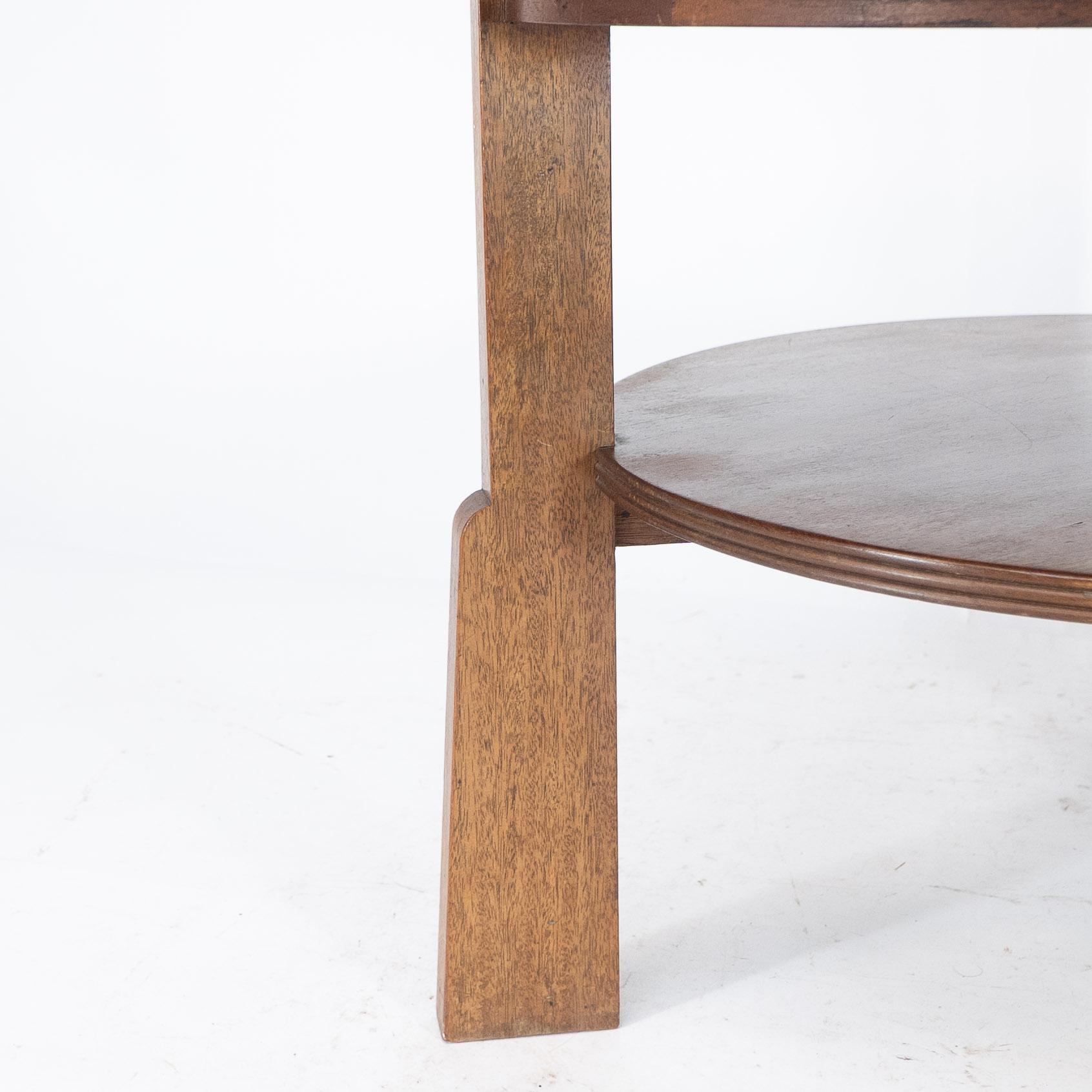 Gordon Russell. A gunstock figured walnut coffee table on gunstock shaped legs 4