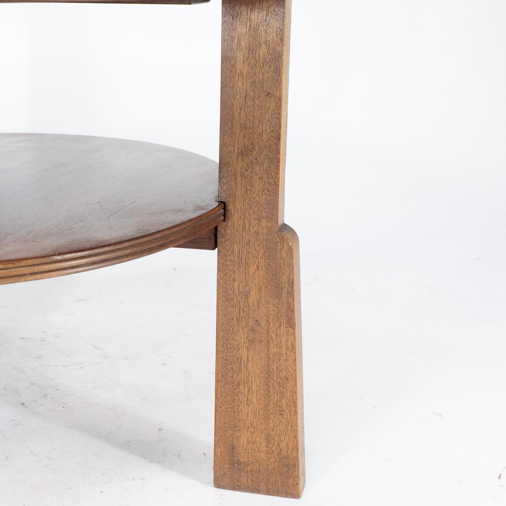 Gordon Russell. A gunstock figured walnut coffee table on gunstock shaped legs 5