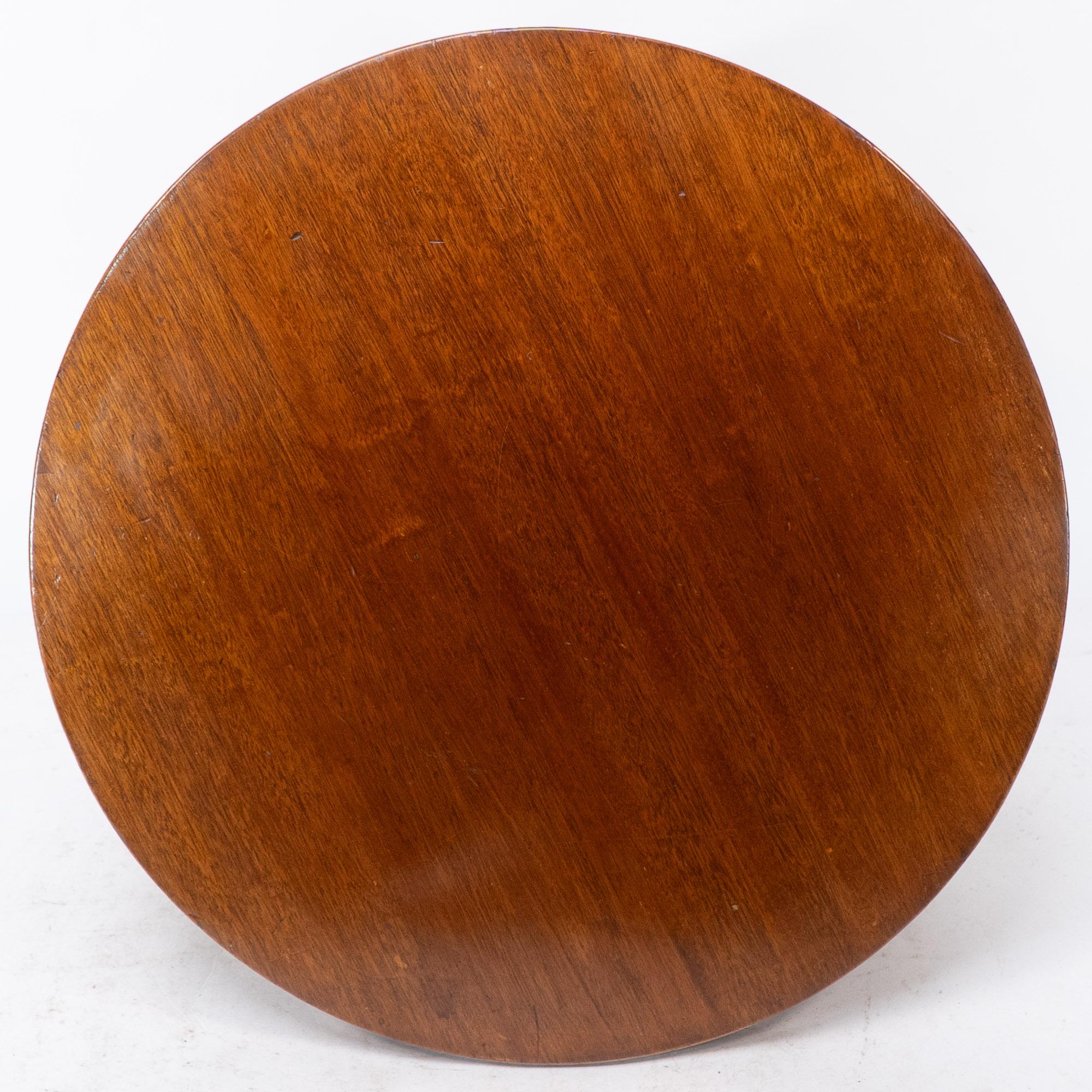 Hand-Crafted Gordon Russell. A gunstock figured walnut coffee table on gunstock shaped legs