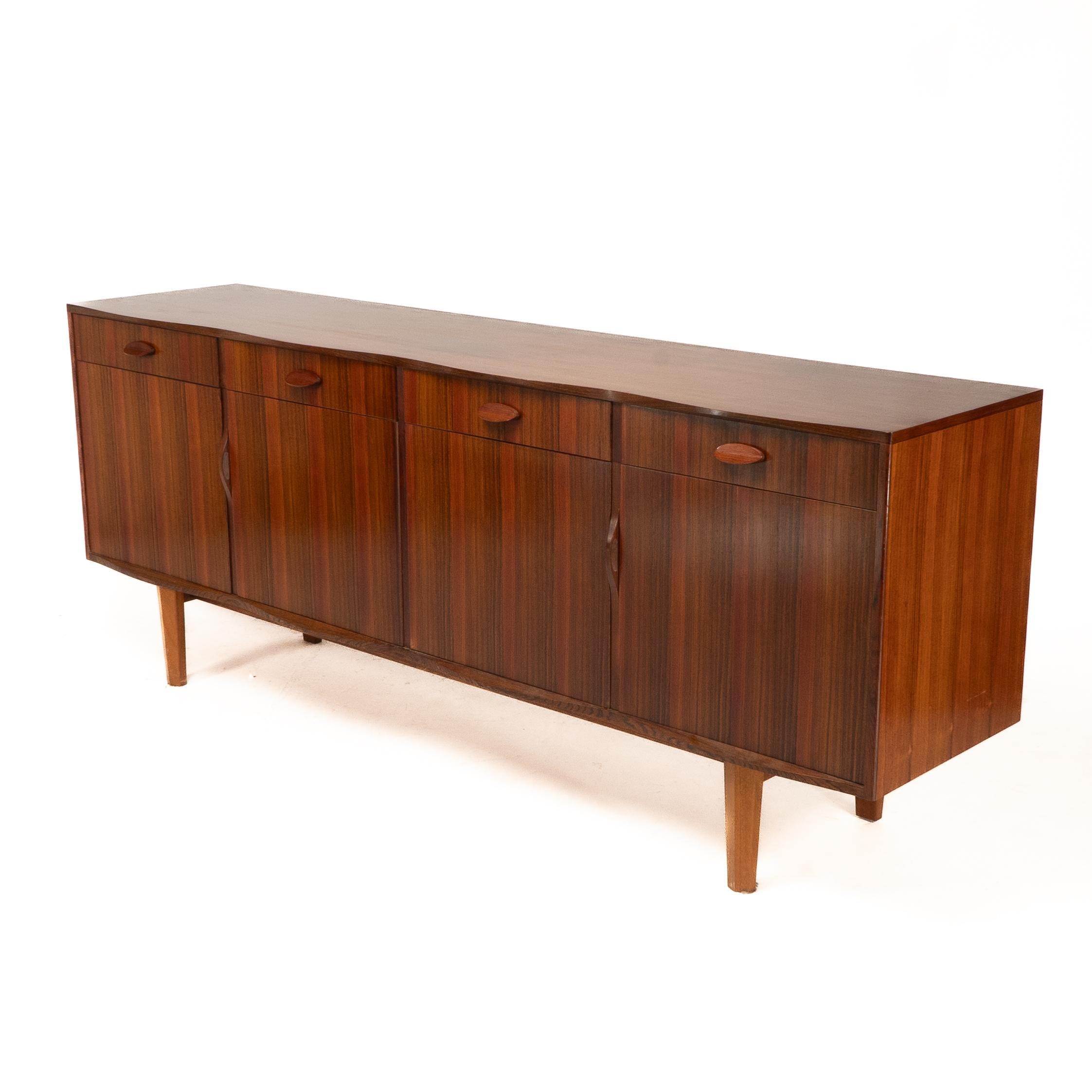 Gordon Russell. Designer WH Russell a Rosewood & Mahogany 'Burford' Dining Suite en vente 9