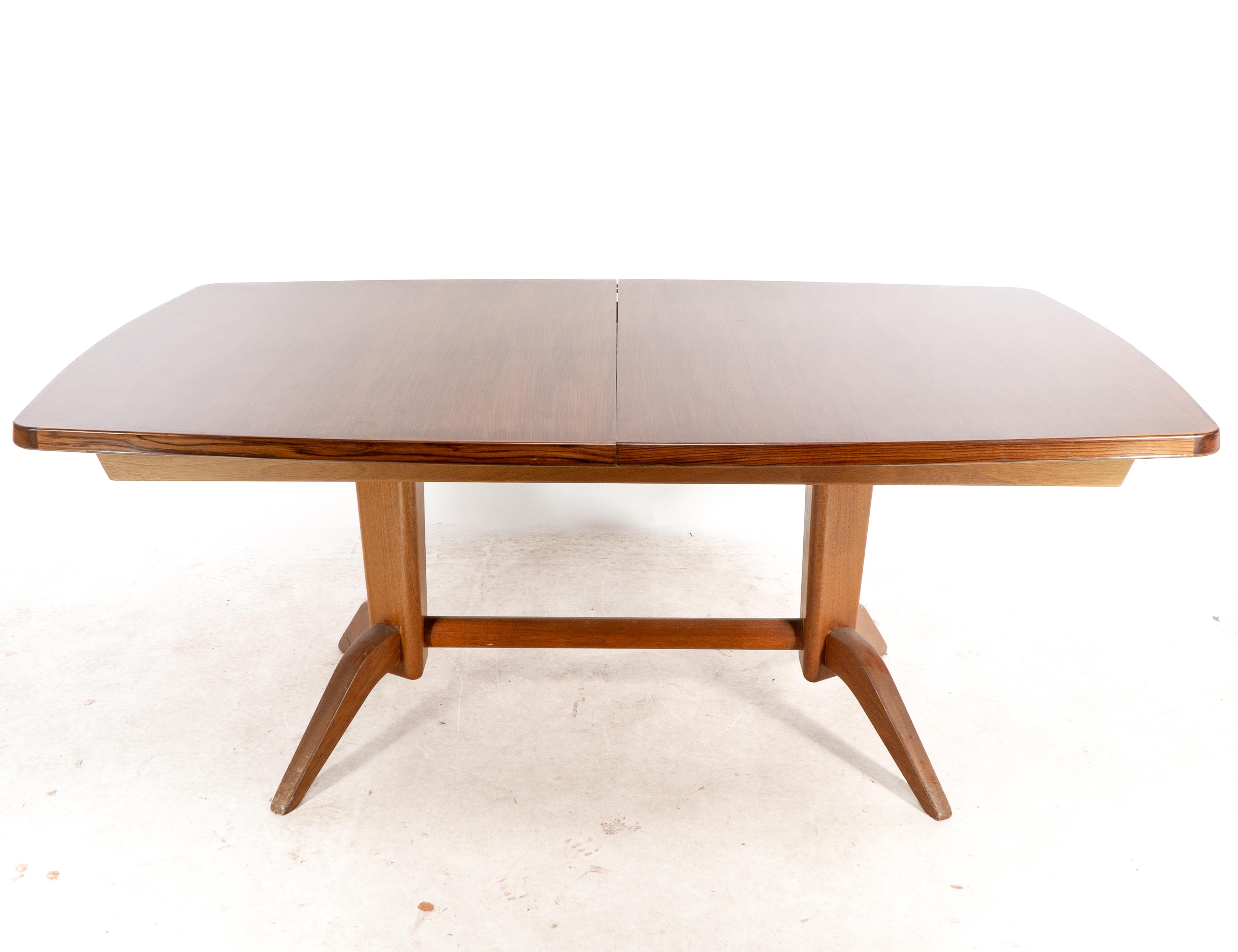 Mid-Century Modern Gordon Russell. Designer WH Russell a Rosewood & Mahogany 'Burford' Dining Suite en vente