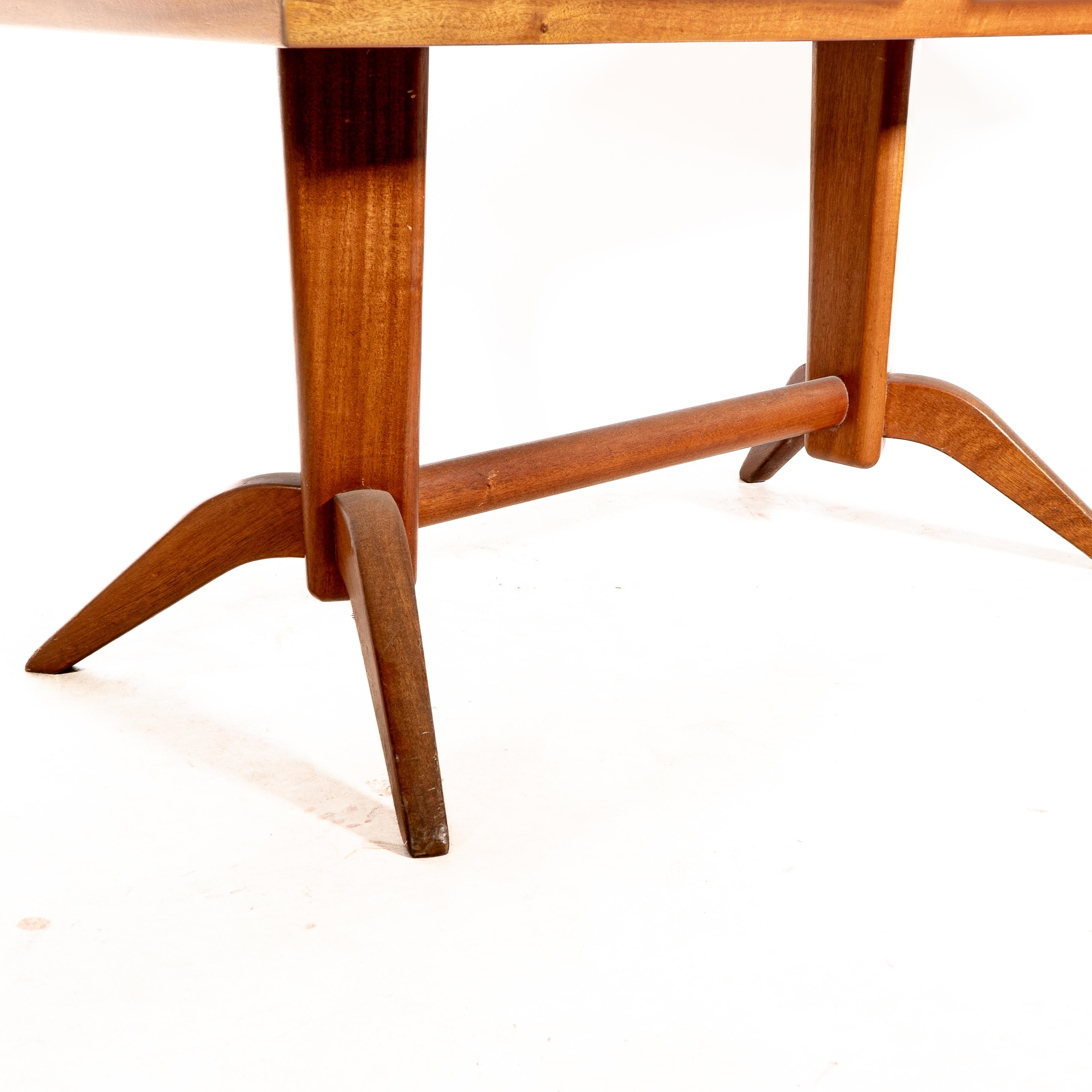 Acajou Gordon Russell. Designer WH Russell a Rosewood & Mahogany 'Burford' Dining Suite en vente