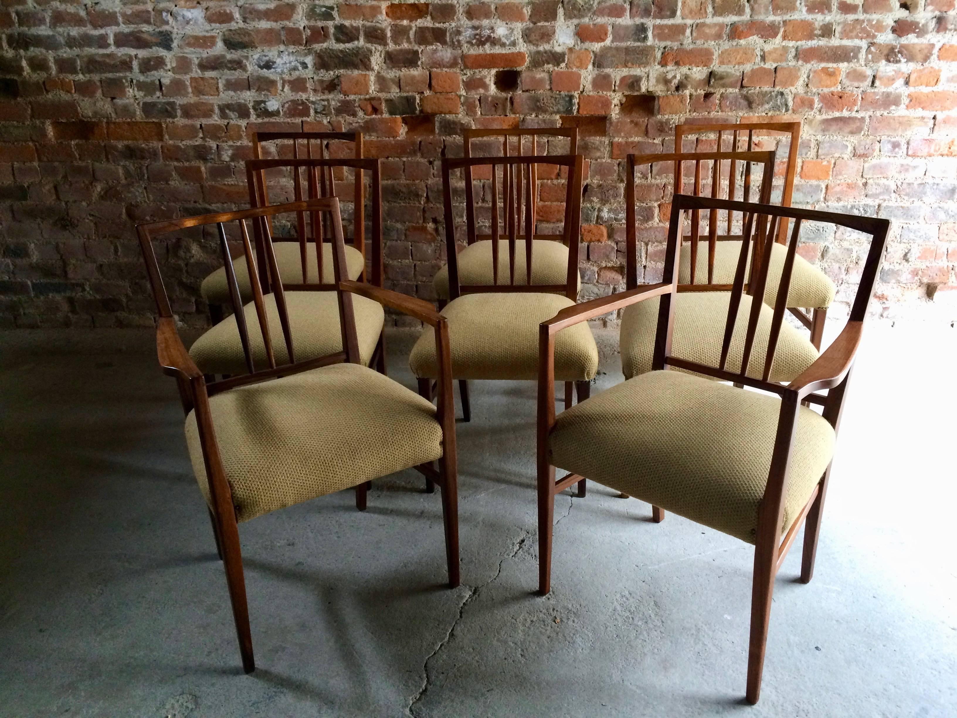 Rarissime table à manger à rallonge Gordon Russell de Broadway et huit chaises assorties : Burford R818 - Matériaux : Acajou et palissandre de Rio - ébéniste : F.W. Turner - Designer : W.H. Russell FSIA - Date : Juin 1965 - Cette suite n'a eu qu'un