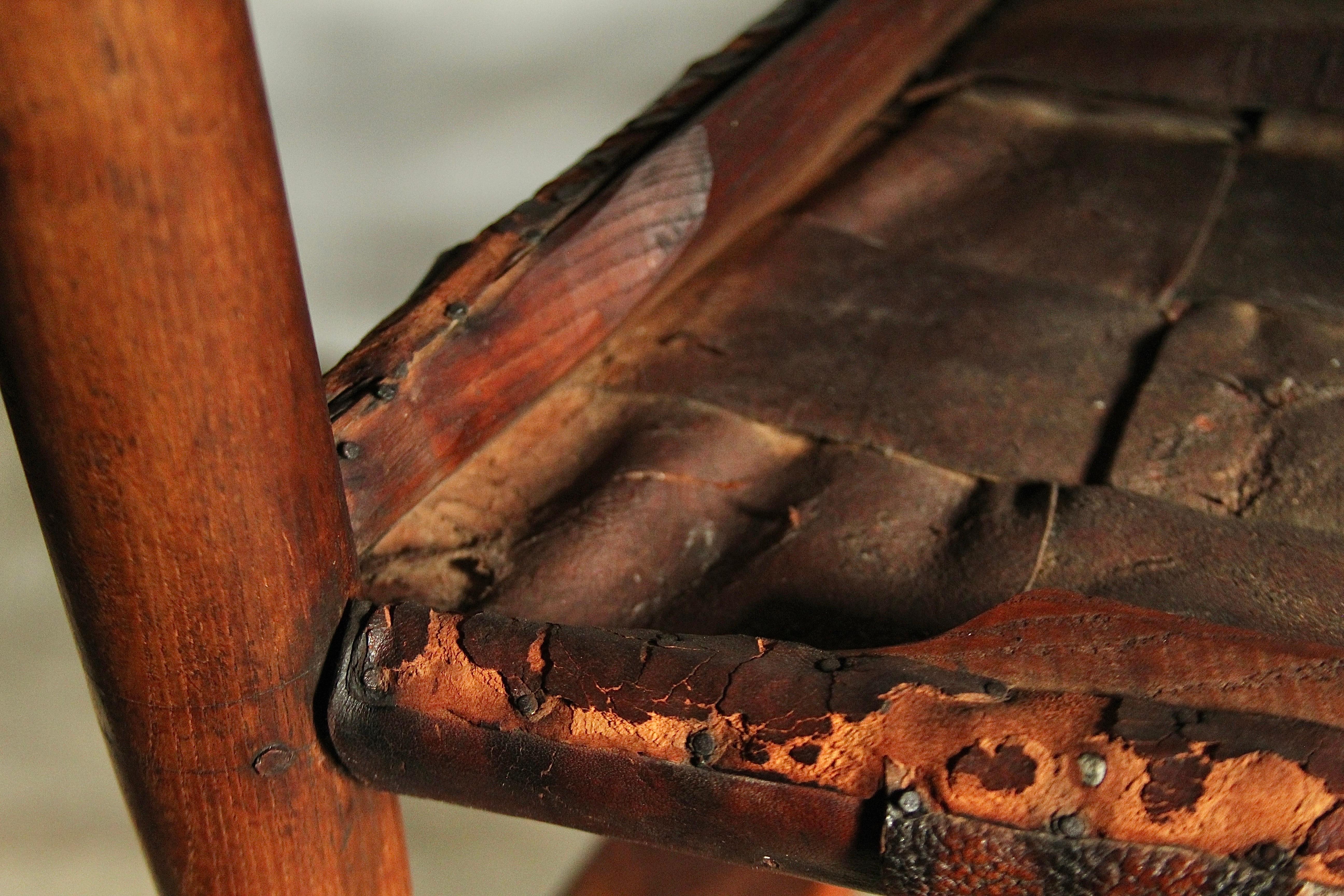 Chaises longues en chêne et cuir tressé à dossier en échelle, fabriquées à la main par Gordon Russell, 1904 en vente 8