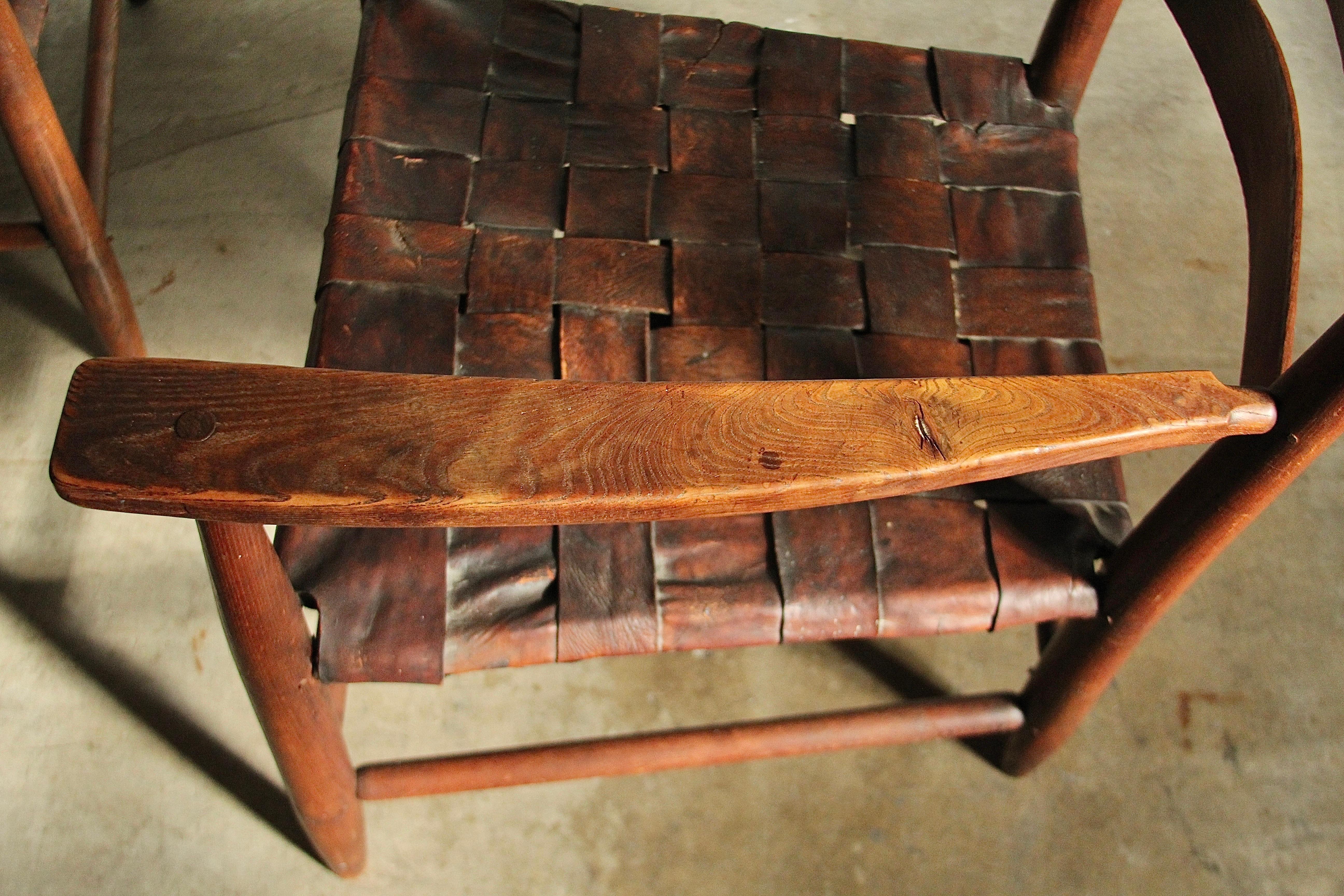Gordon Russell Hand Built Ladder Back Oak & Woven Leather Lounge Chairs, 1904 In Good Condition For Sale In Coronado, CA