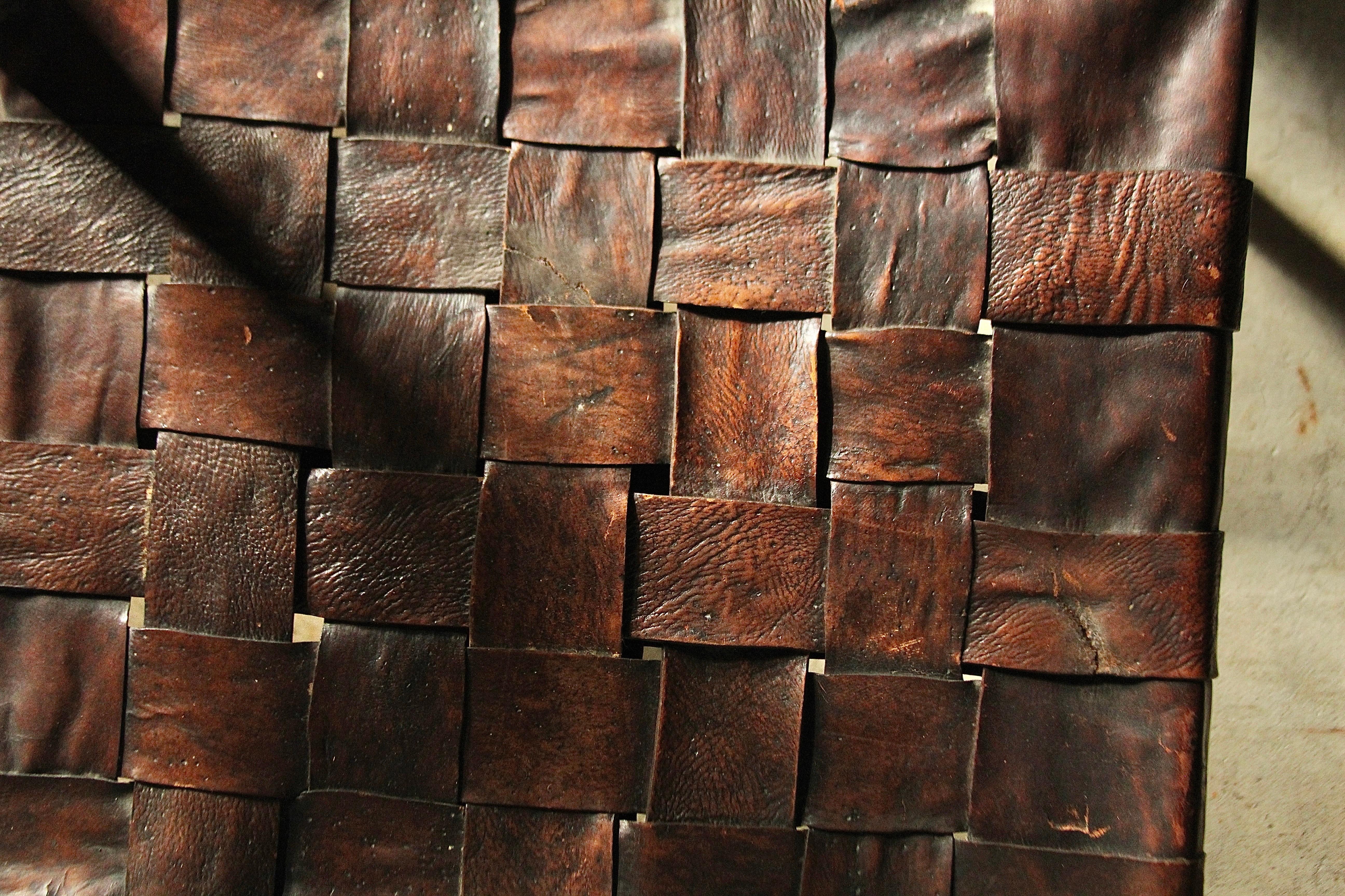 Sedie da salotto con schienale a scaletta in Oak e pelle intrecciata costruite a mano da Gordon Russell, 1904 In condizioni buone in vendita a Coronado, CA