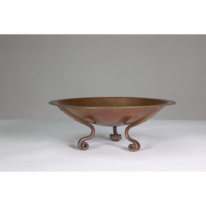 English Gordon Russell Lygon Works An Arts & Crafts Cotswold School patinated brass bowl For Sale