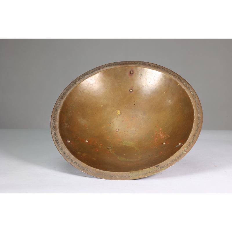 Early 20th Century Gordon Russell Lygon Works An Arts & Crafts Cotswold School patinated brass bowl For Sale