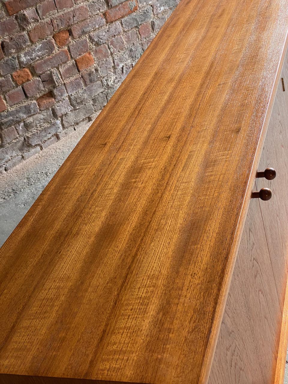 Gordon Russell Marlow Teakholz-Sideboard von Martin Hall, 1972 im Zustand „Gut“ in Longdon, Tewkesbury