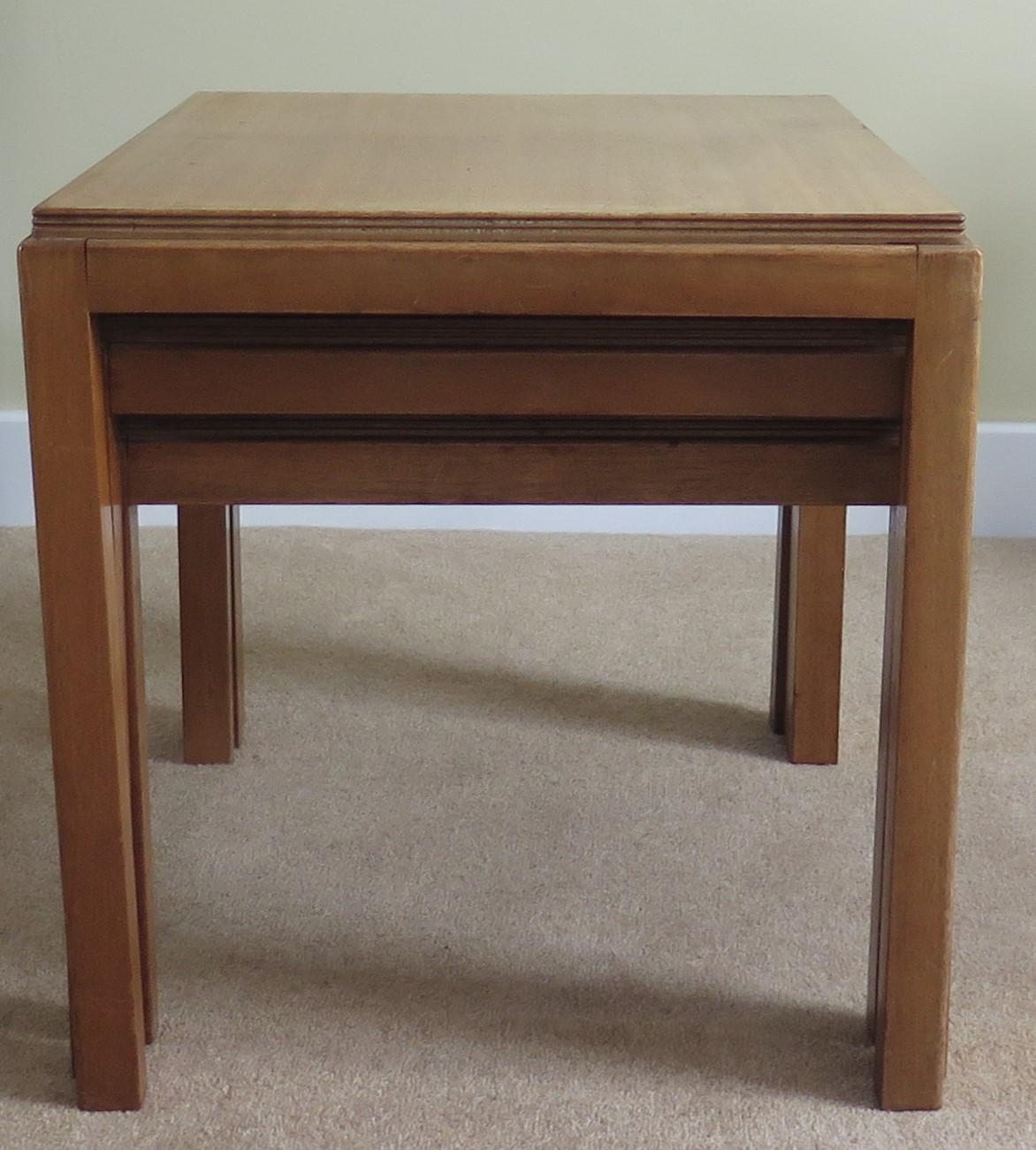 English Gordon Russell Nest of Three Tables in walnut, Cotswold school England Ca 1950 For Sale