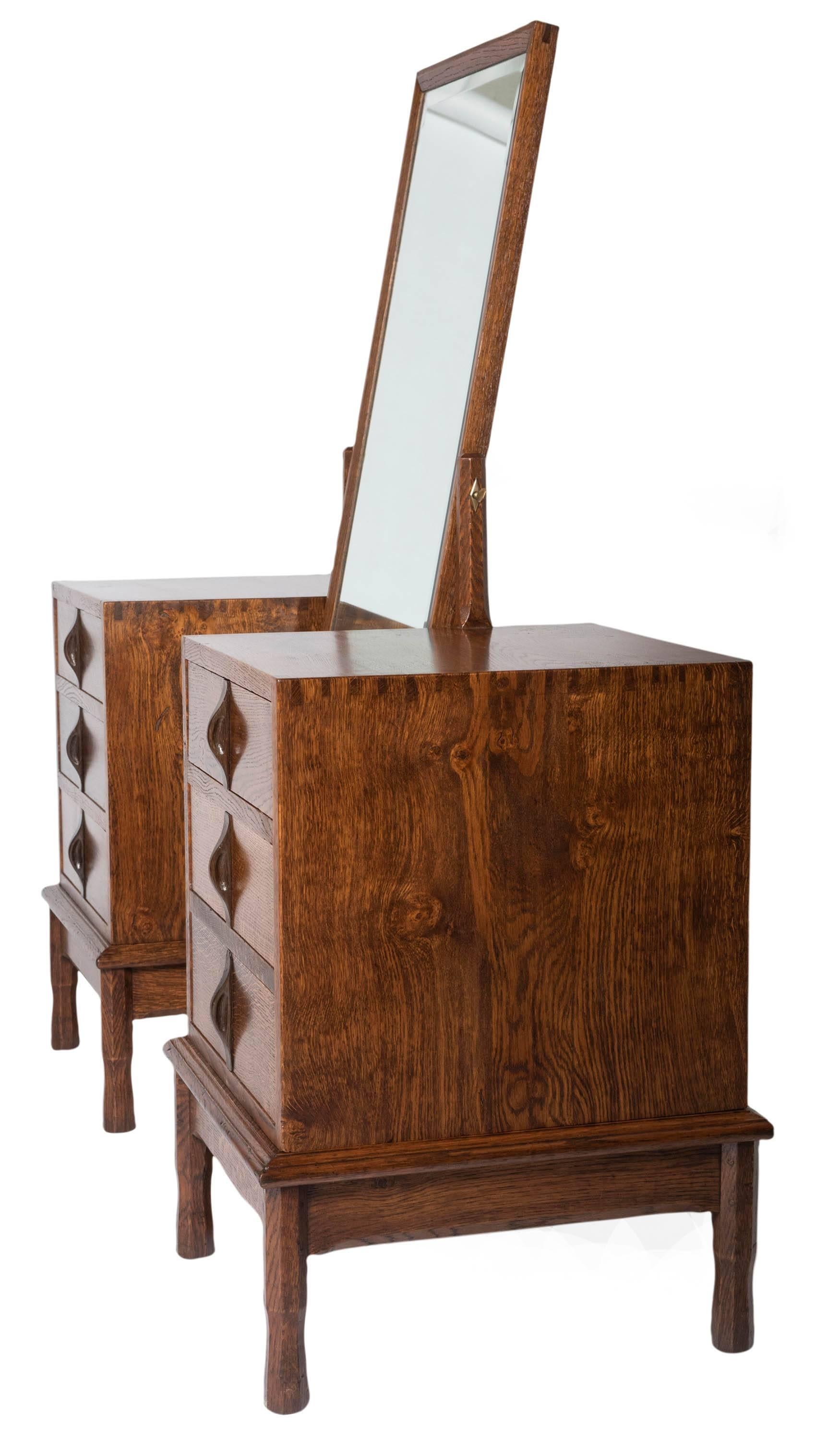 Gordon Russell Oak Dressing Table with Large Mirror, England, circa 1928 For Sale 1