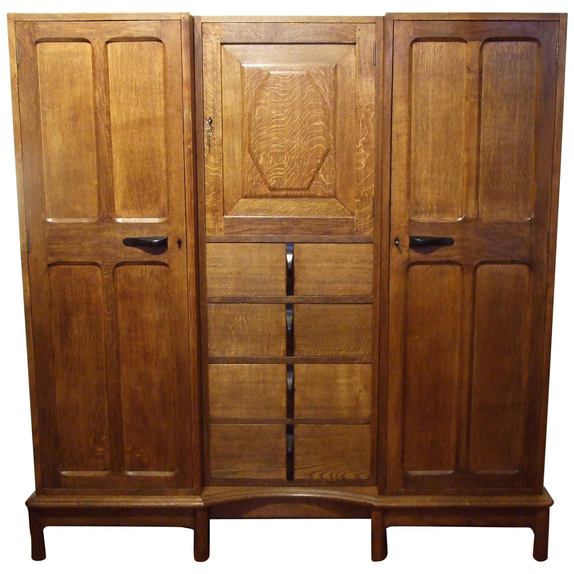 Gordon Russell Oak Wardrobe, 1928 im Angebot