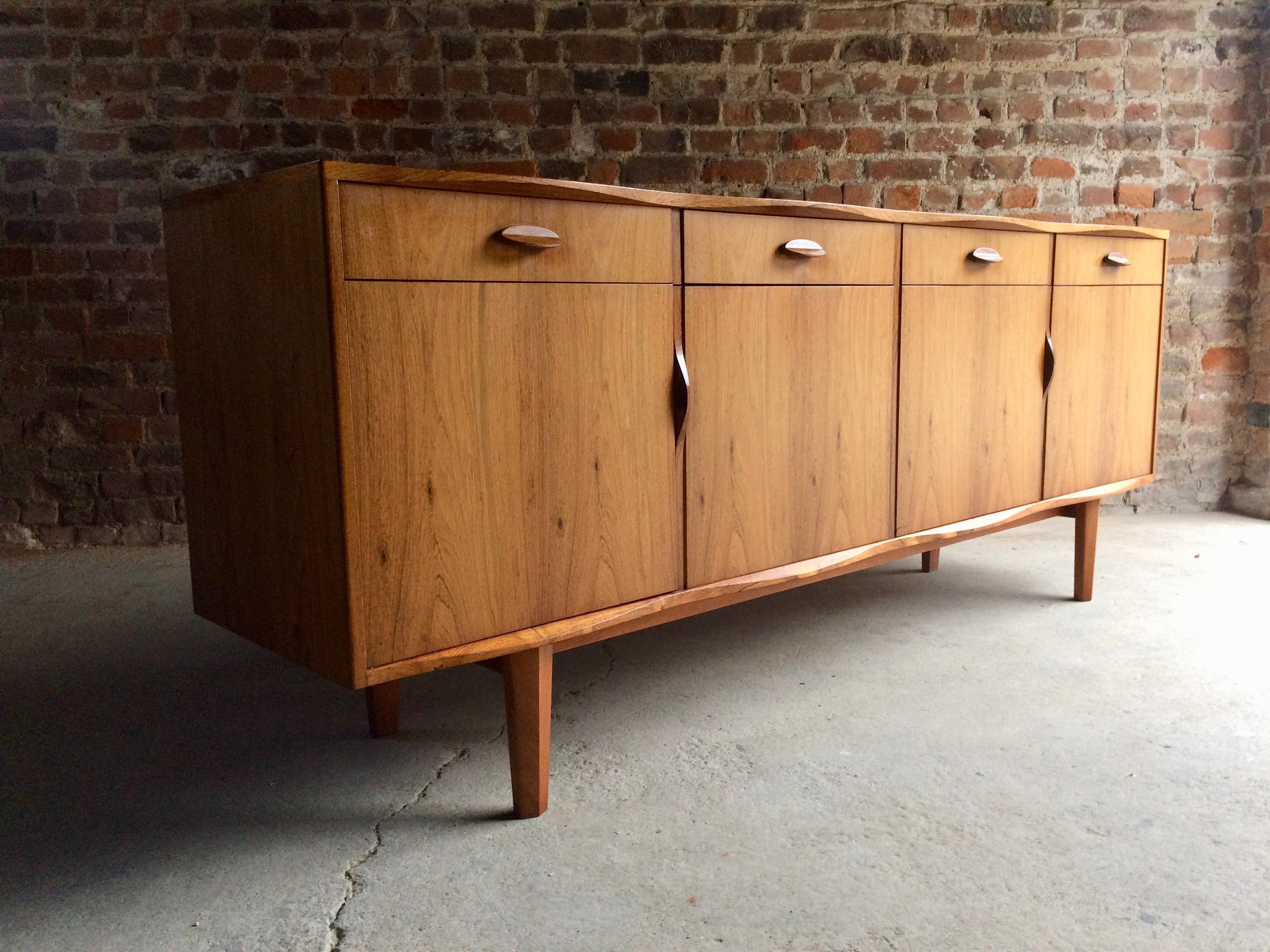 Gordon Russell R818 Rosewood Credenza Sideboard Lee Longlands Burford, 1960s 1