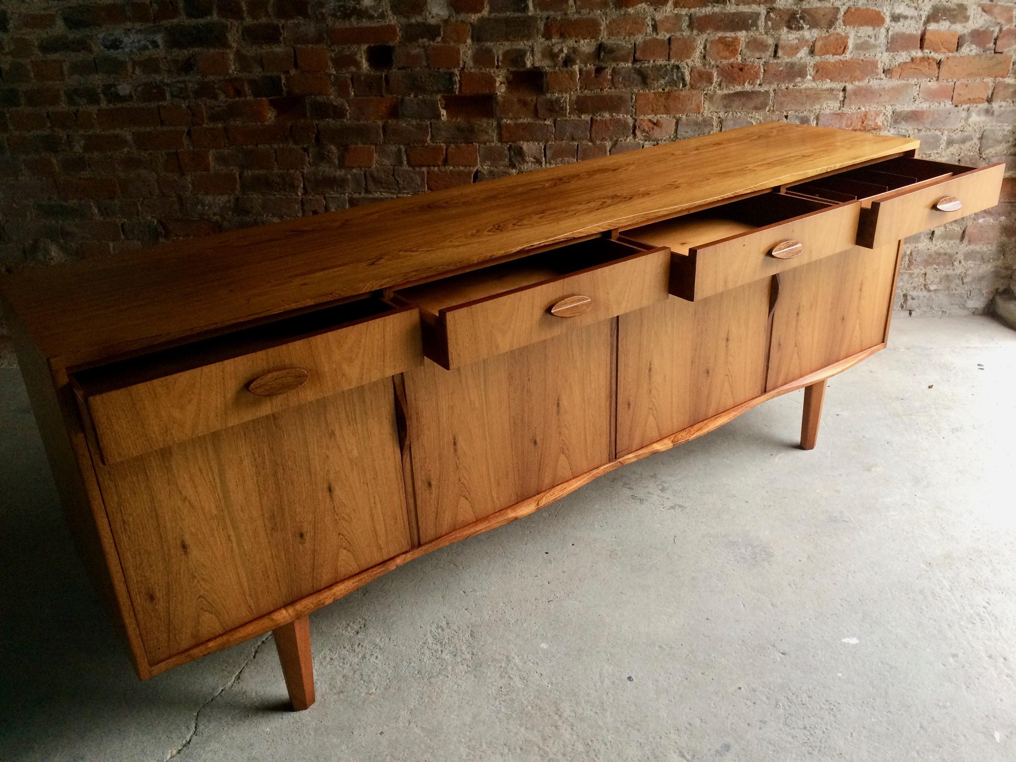 English Gordon Russell R818 Rosewood Credenza Sideboard Lee Longlands Burford, 1960s