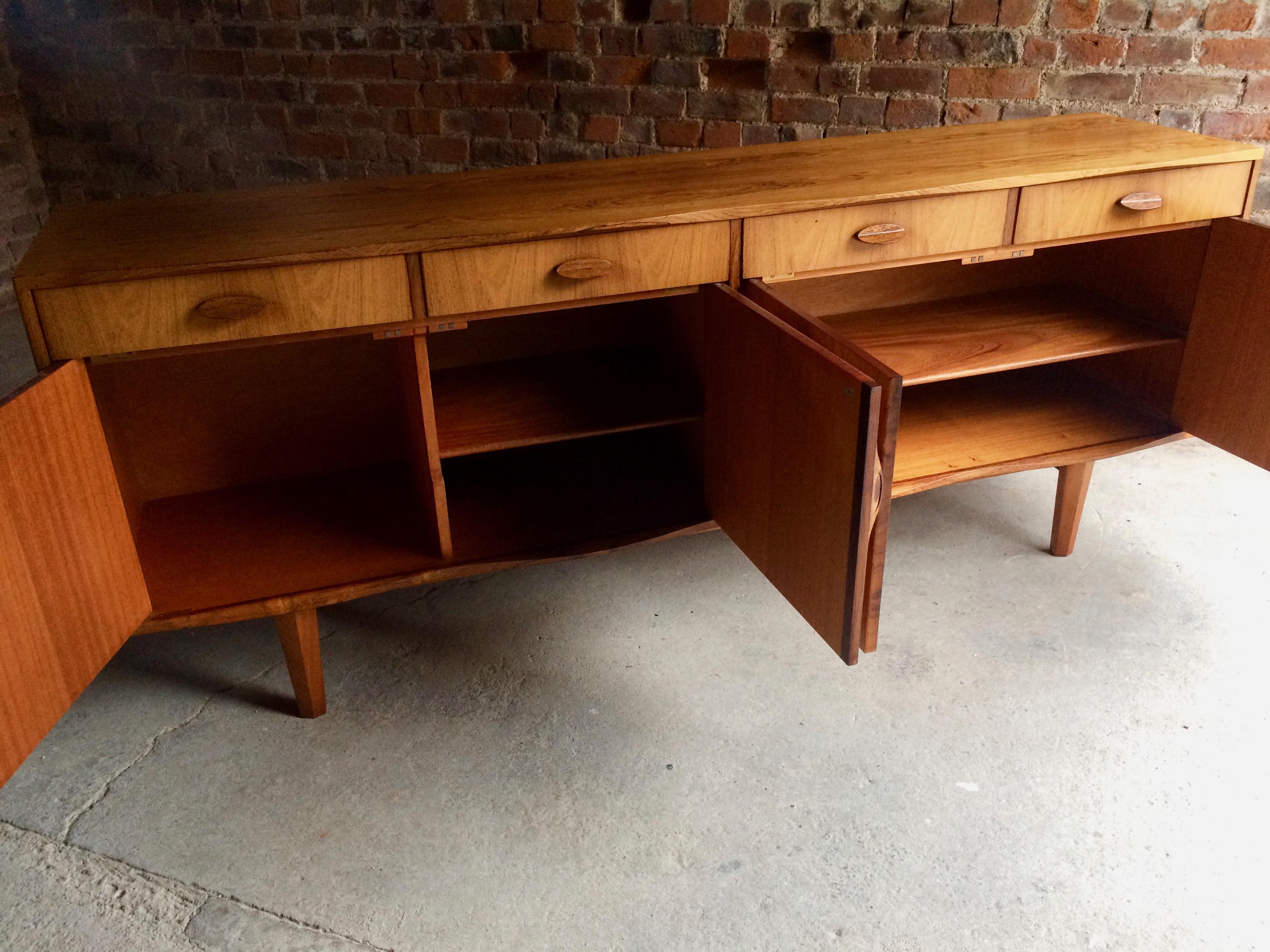 Mid-20th Century Gordon Russell R818 Rosewood Credenza Sideboard Lee Longlands Burford, 1960s